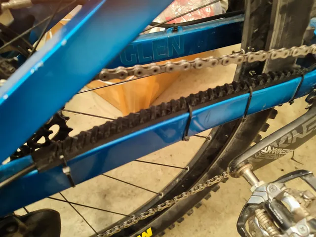 chainstays protection with cable routing
