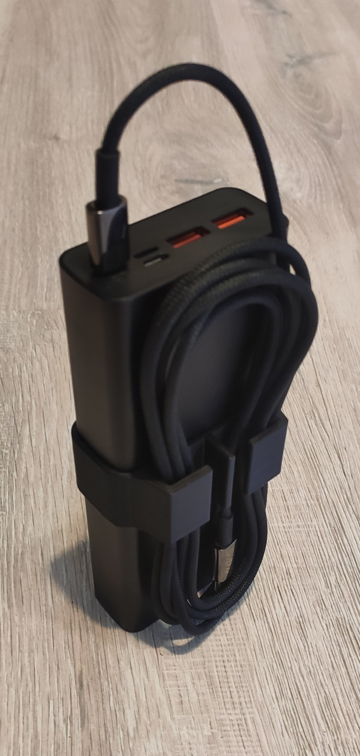 Baseus 20000mAh powerbank cable clip