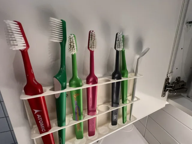 Toothbrush holder