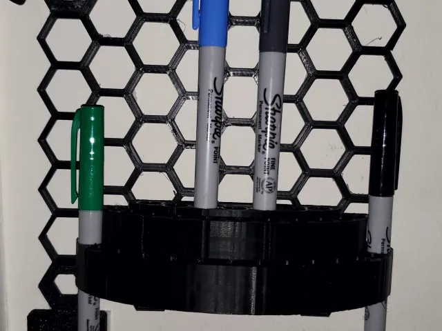 holder for 32 sharpies