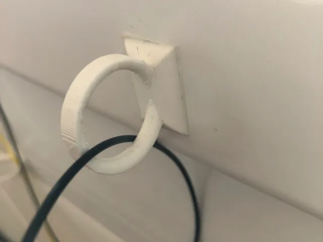 Wall filament guide