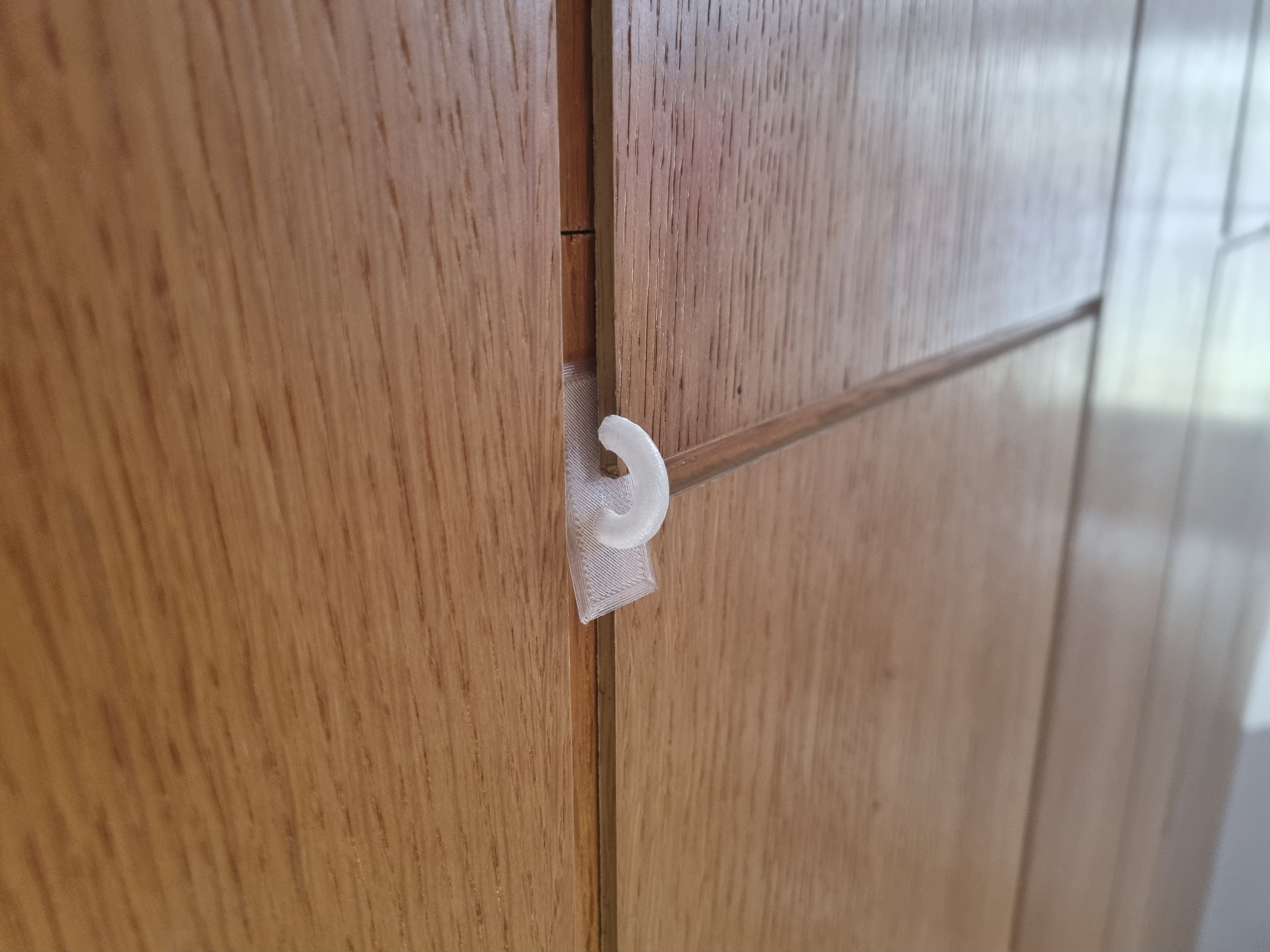 Clip in hook (i.e. for VR ceiling hangers)