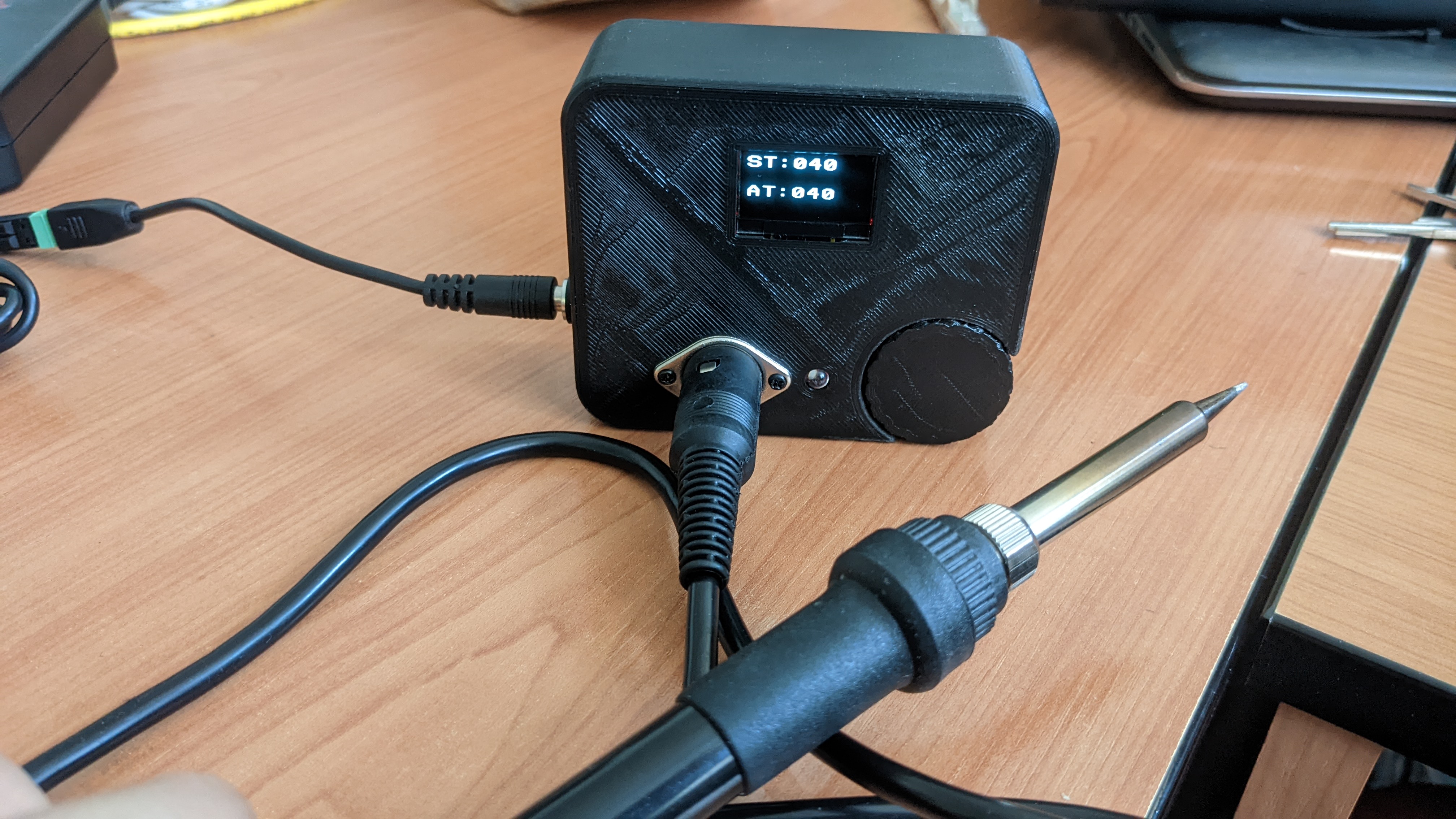 DIY Digital Soldering Station (Cheapo Hakko 907) remix by Minis