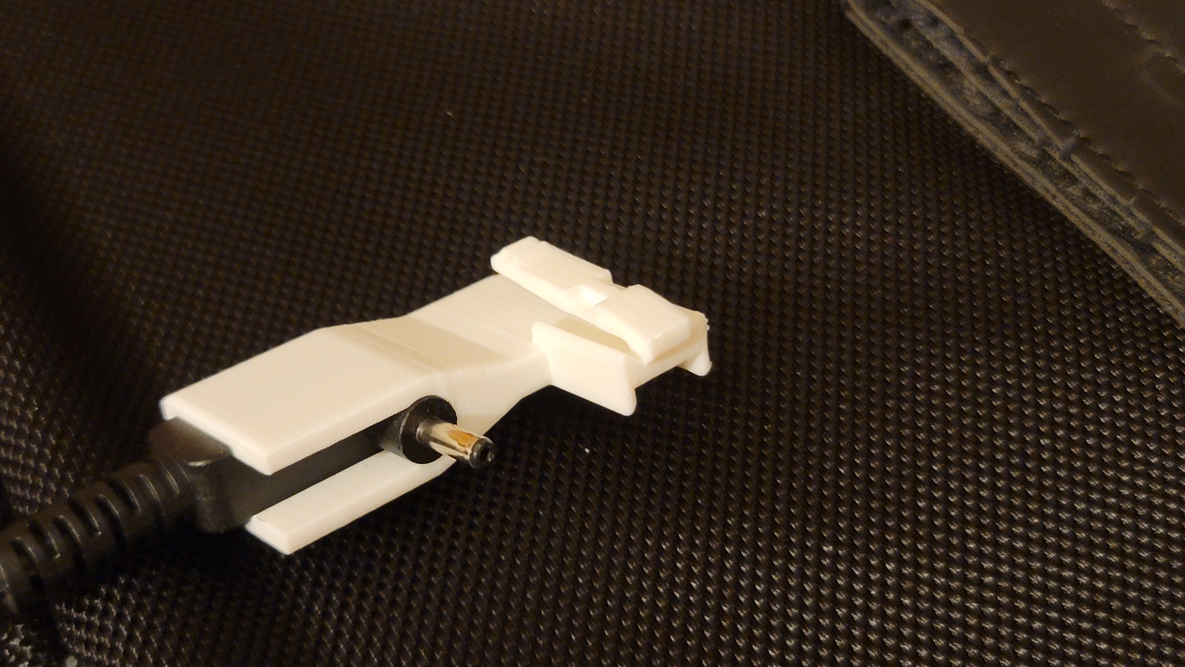 Miniatura 3 do modelo 3D Parametric DC Plug Support using Network Jack