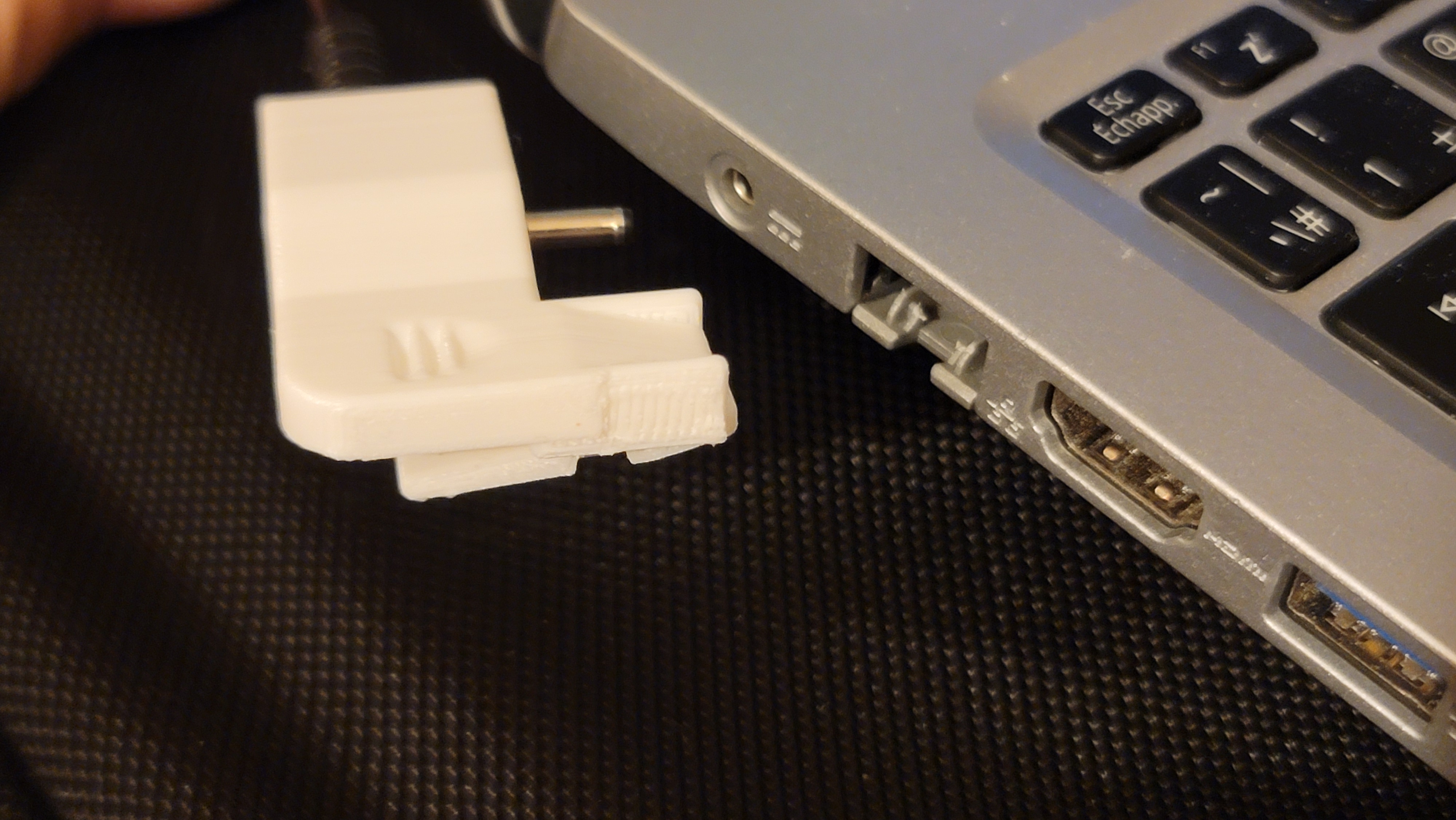 Miniatura 2 do modelo 3D Parametric DC Plug Support using Network Jack