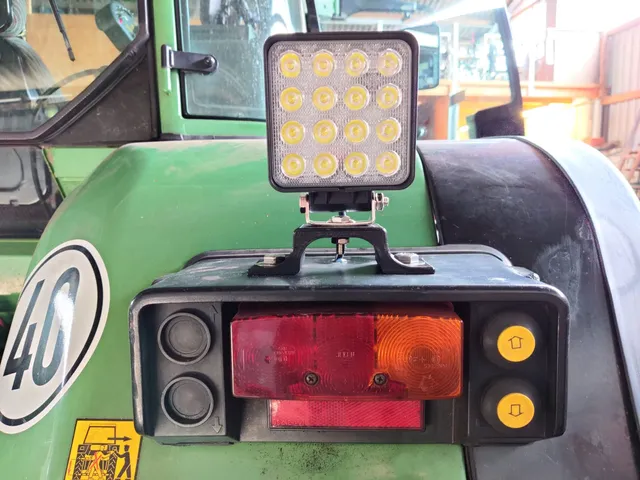 Fendt worklights brackets