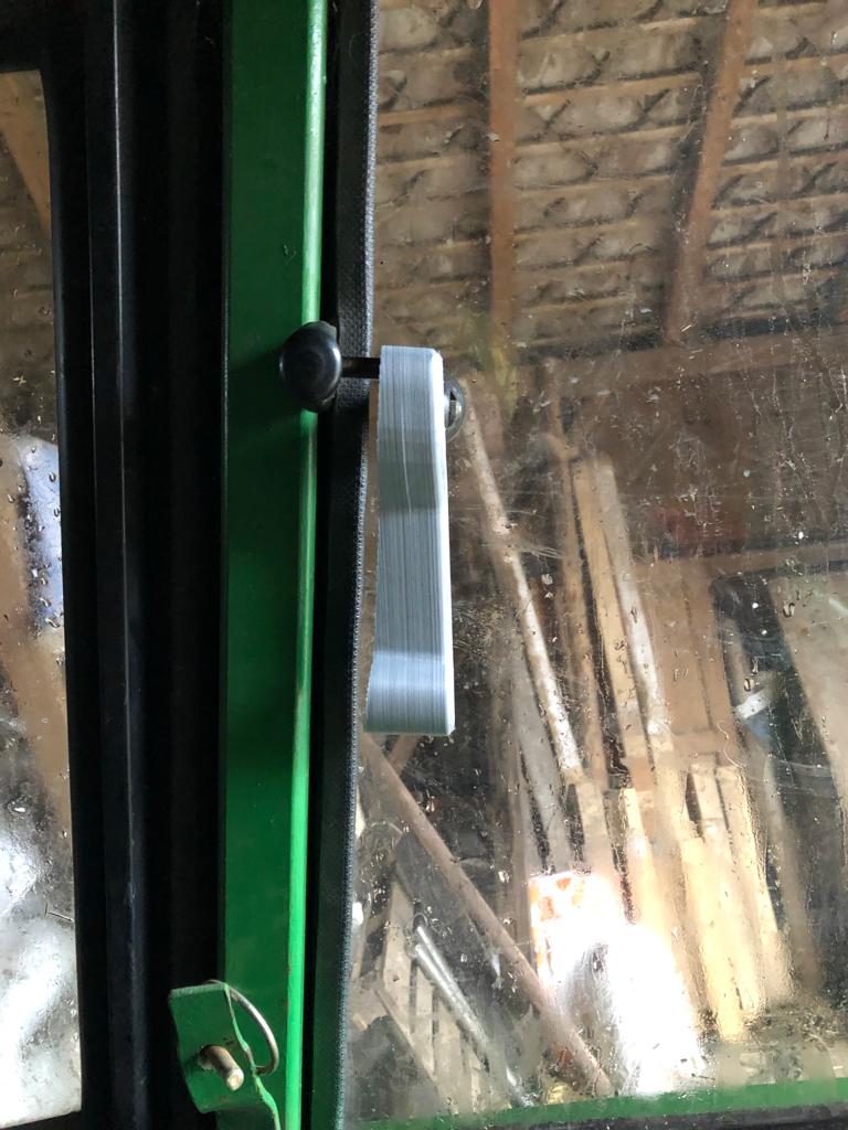 Miniatura 2 do modelo 3D John Deere tractor window handle