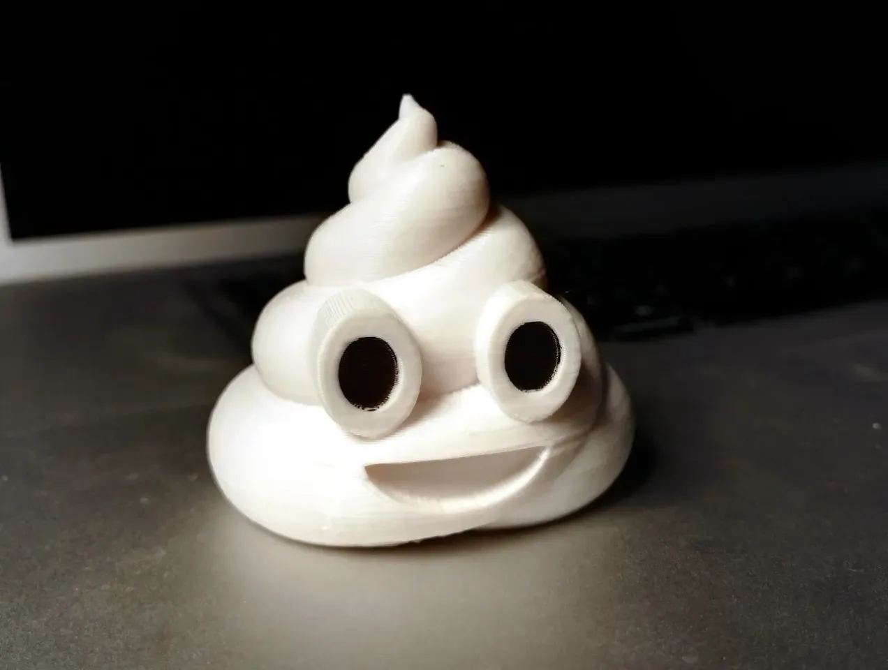 STL file POOP EMOJI KEYCHAIN 🗝️・3D printable model to download・Cults