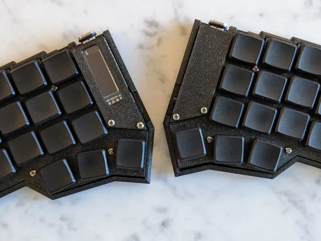 Magnetic Case for Wireless Corne