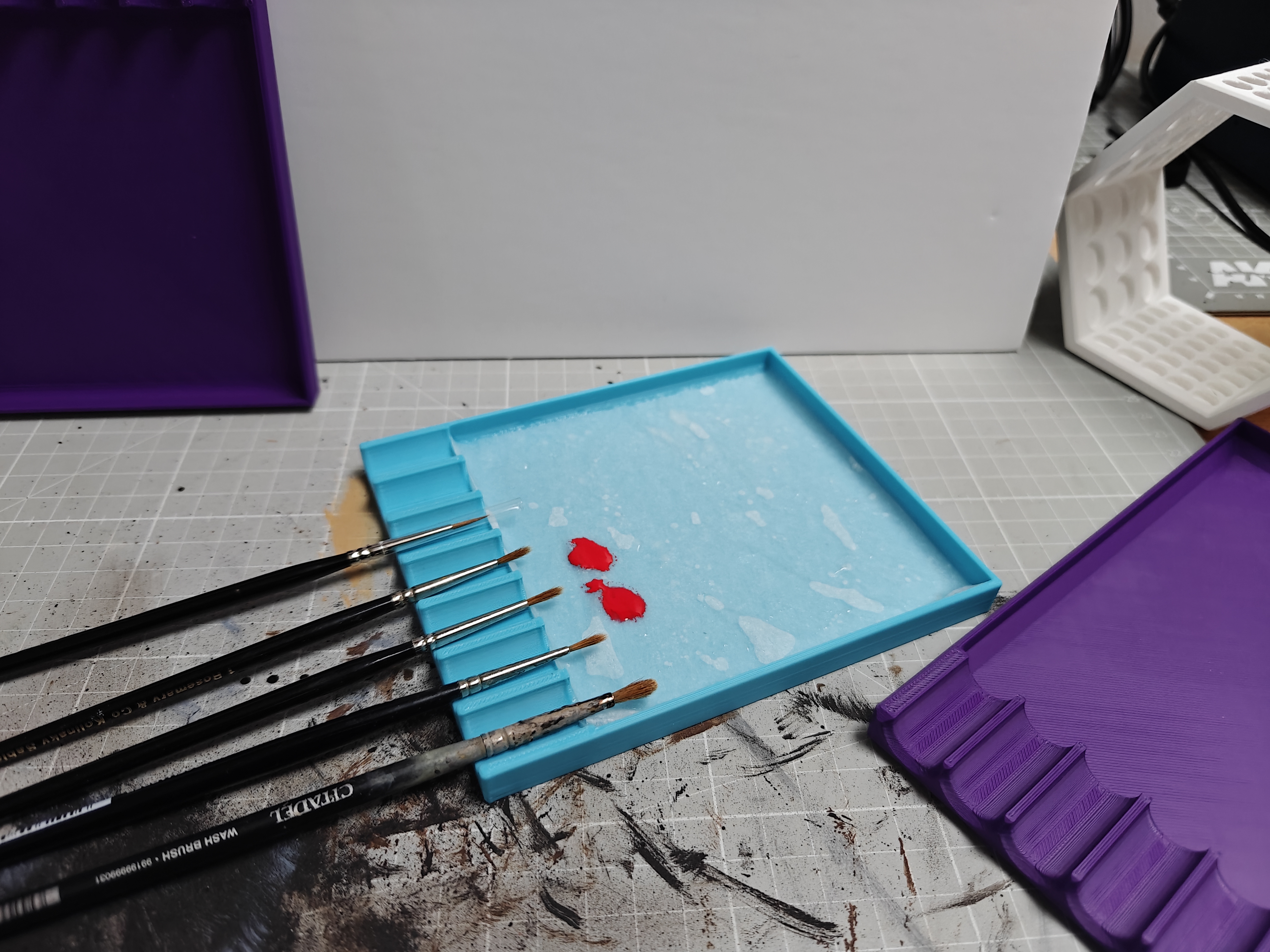 Brush holder with wet palet v5