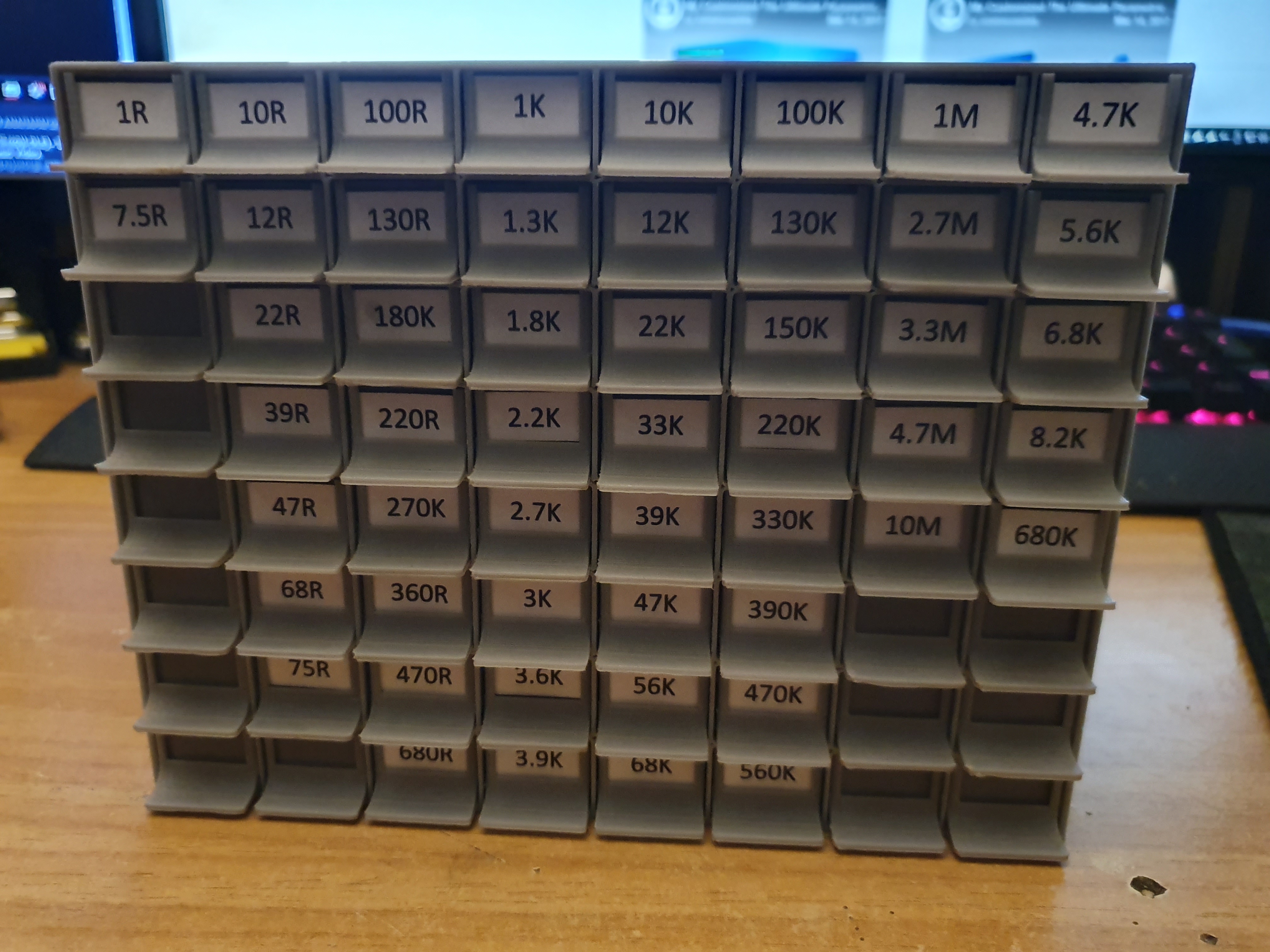 Miniatura 2 do modelo 3D resistor storage drawers