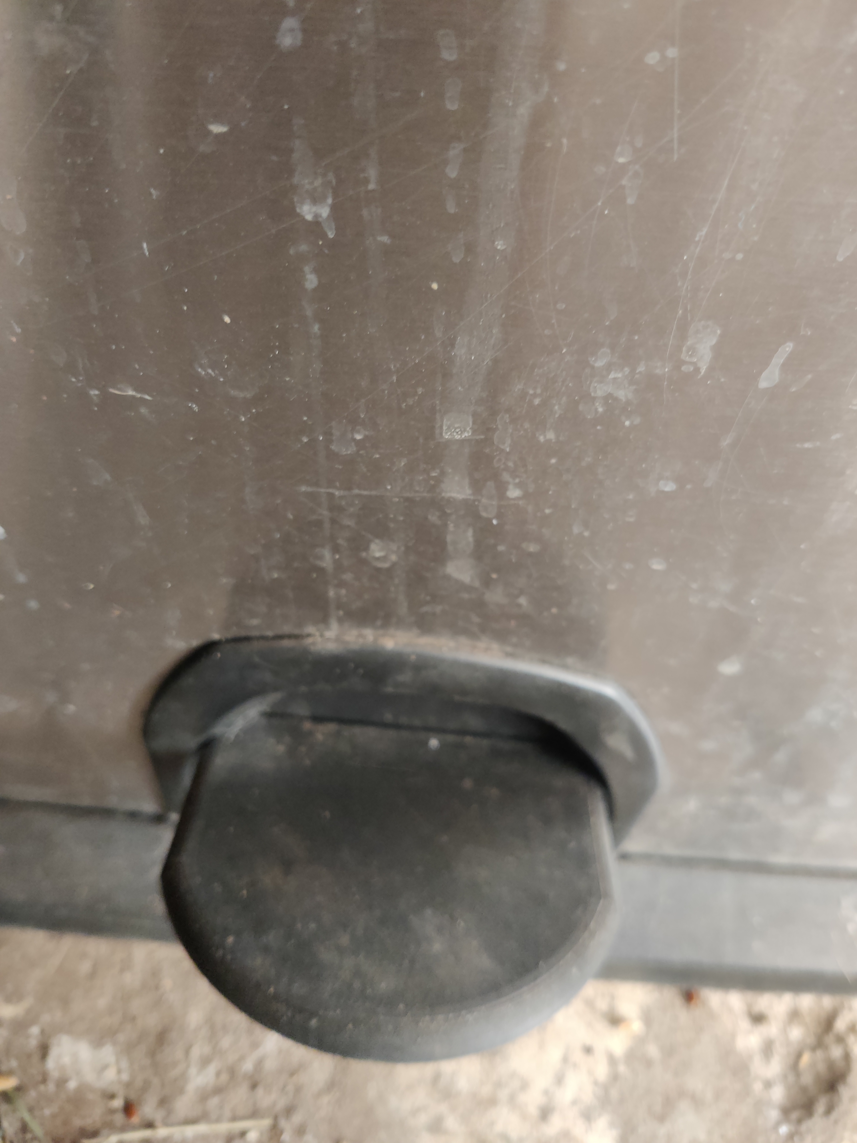 Trashcan Feet button — miniatura 3