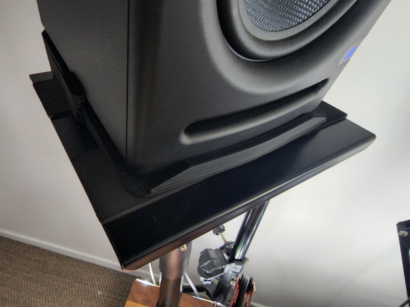 Speaker Stand for Monitor Speakers (here: PreSonus Eris E3.5) by Joerg_H, Download free STL model