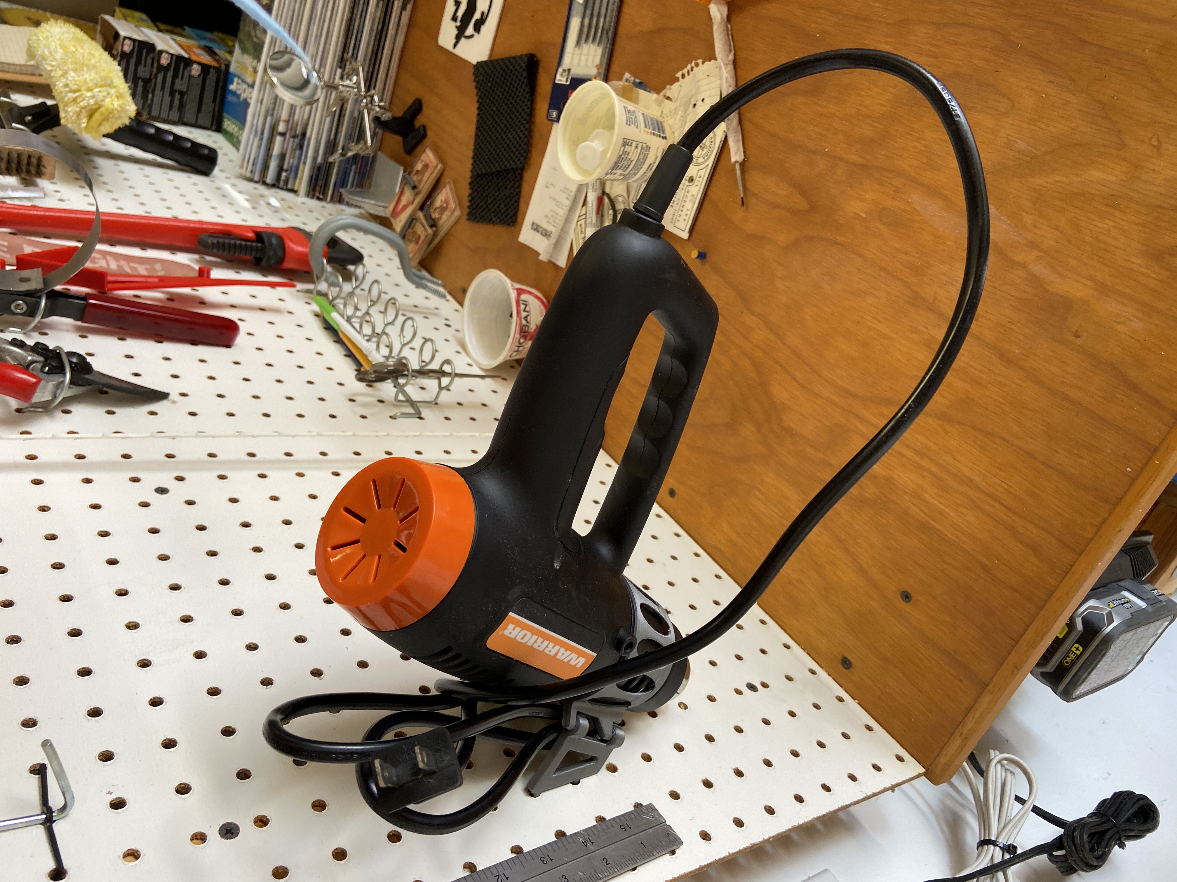 Slightly redesigned peg bracket for Kaje's heat gun holster