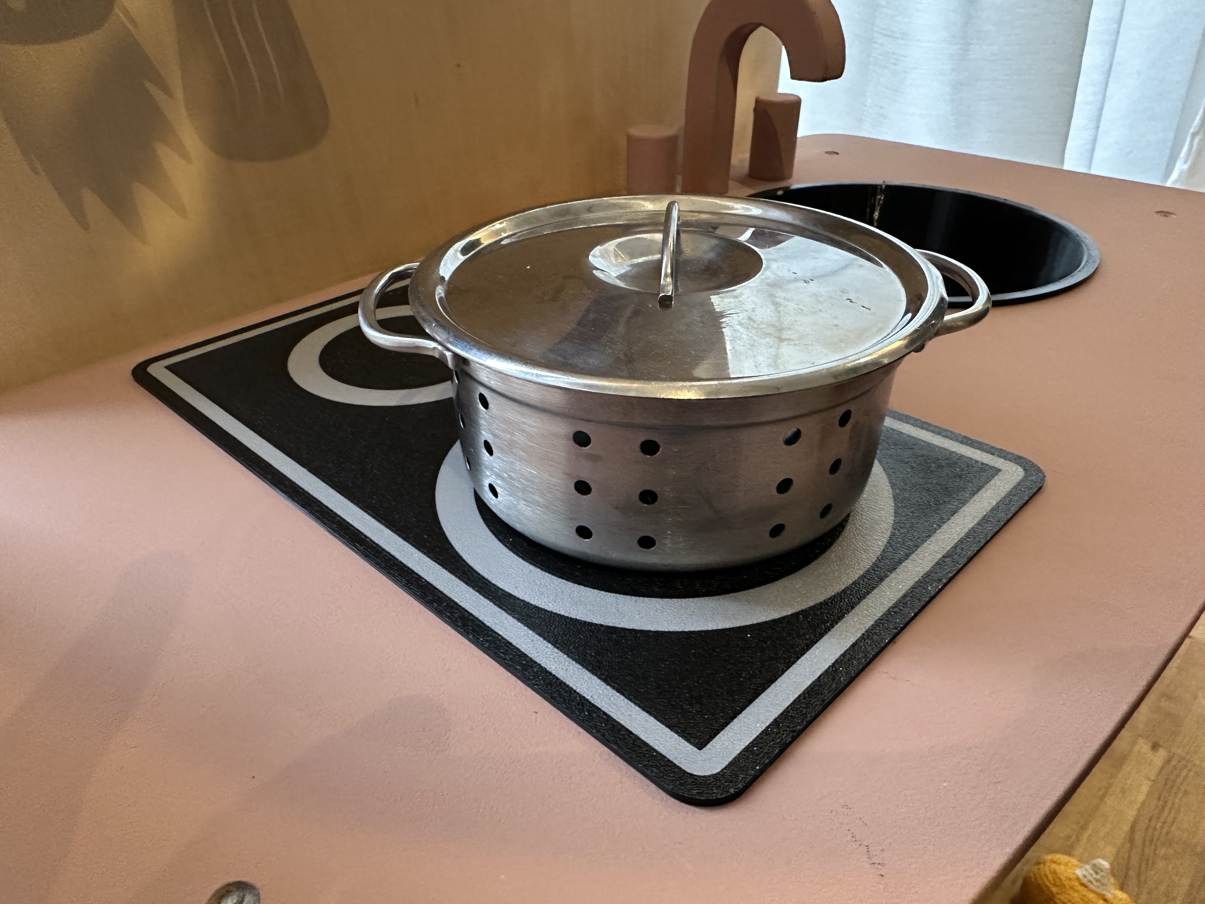 Mini Induction Cooktop for Kids’ Play Kitchen (Two-Color Print)