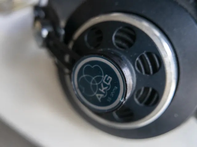 AKG 240 Lid Replacement