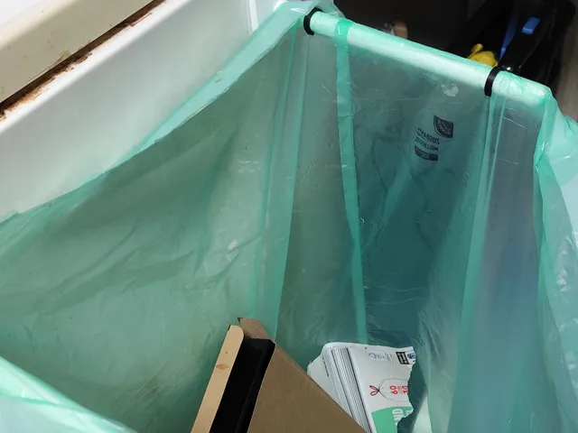quick fit rubbish bag hanger
