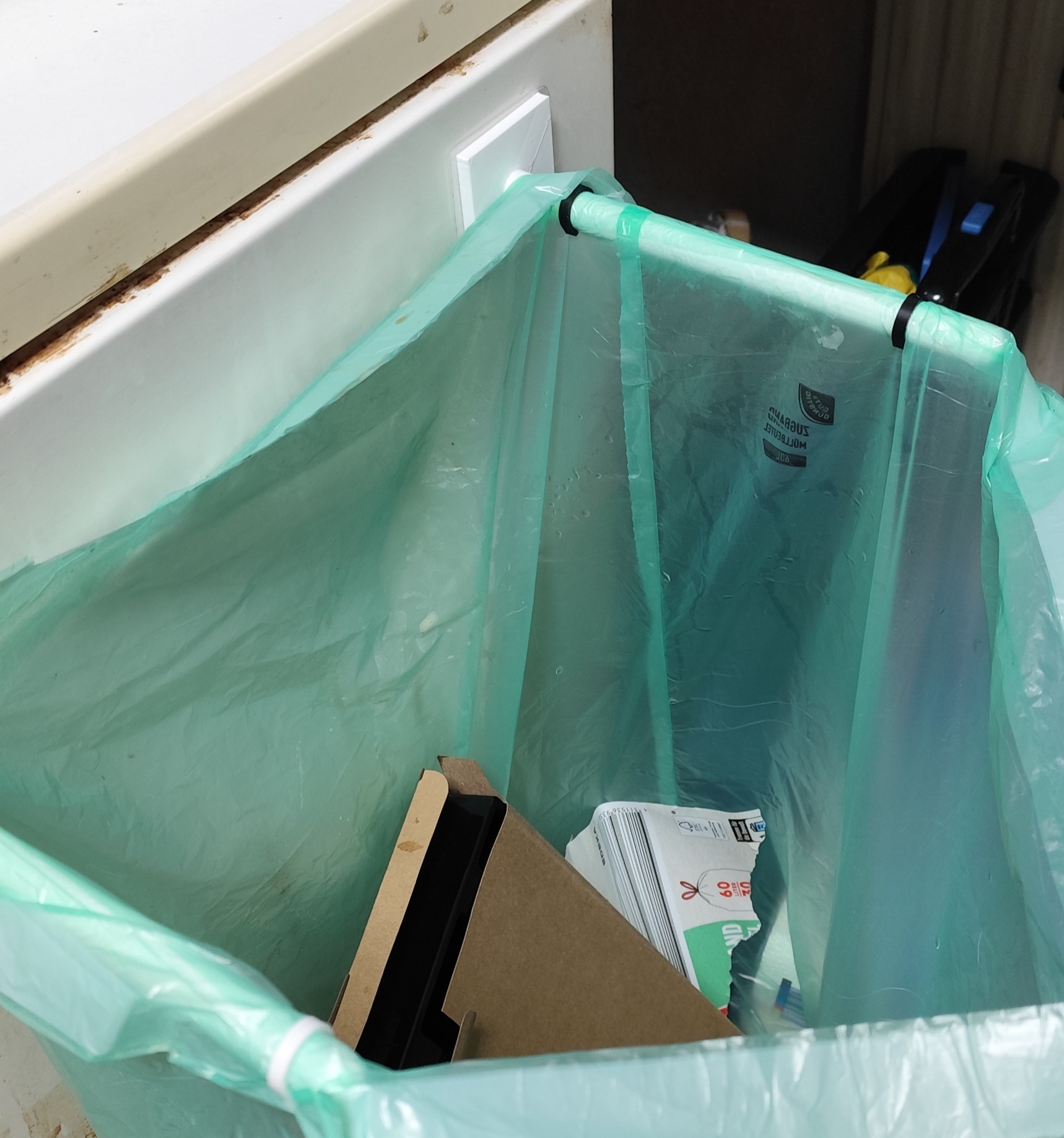 quick fit rubbish bag hanger
