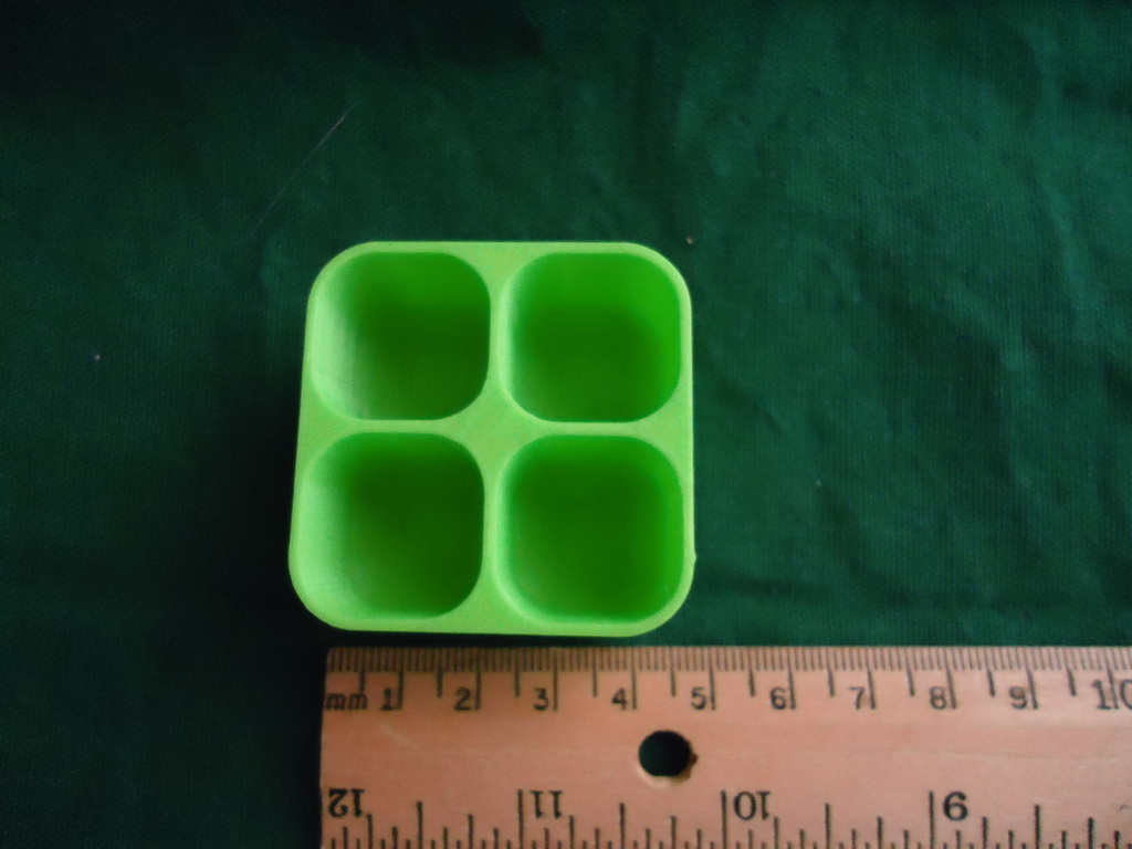 Miniatura 2 do modelo 3D Four-Compartment Bead Sorting Tray - Small