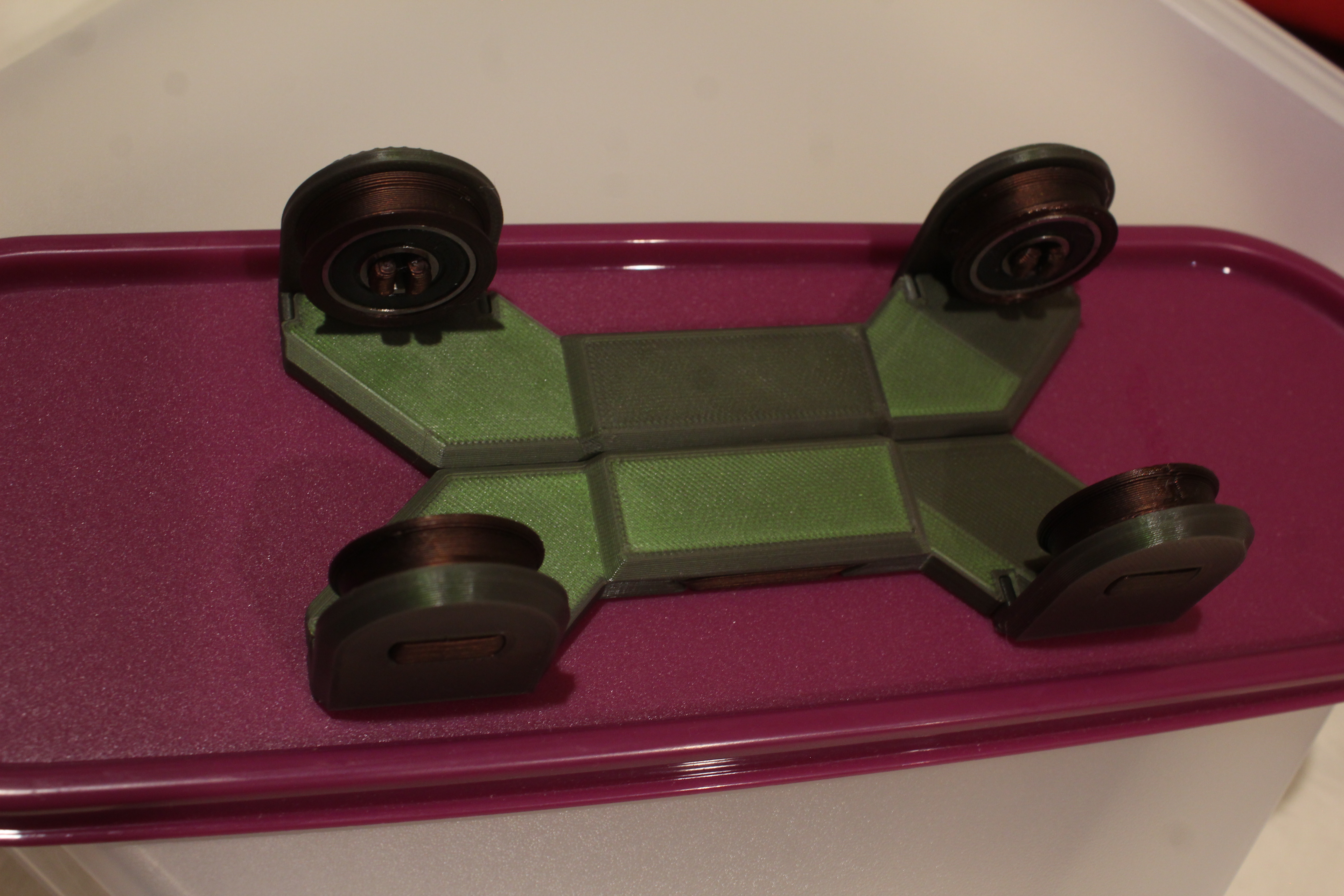 Adjustable spool holder for dry boxes remix
