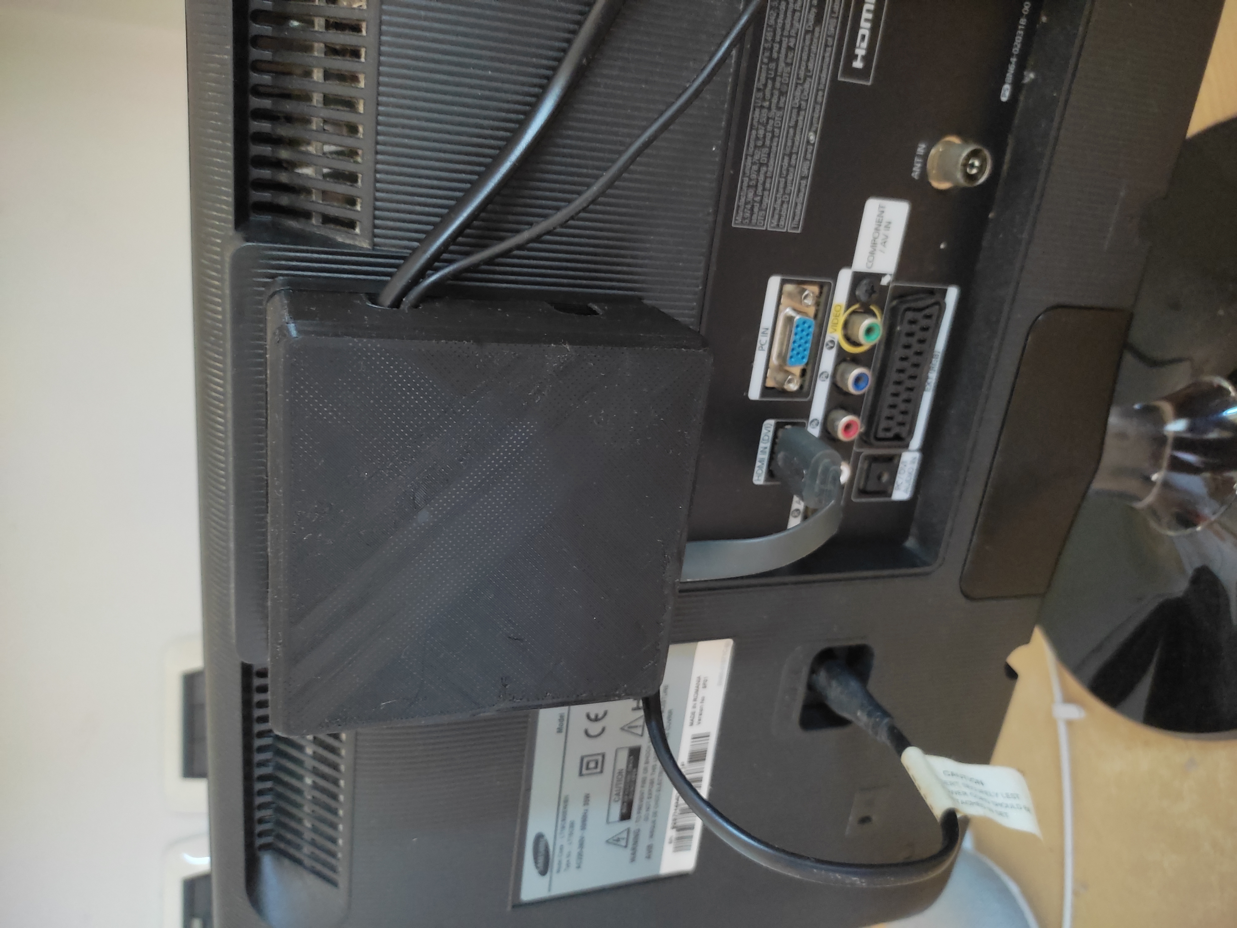Modular vesa mounted cable box