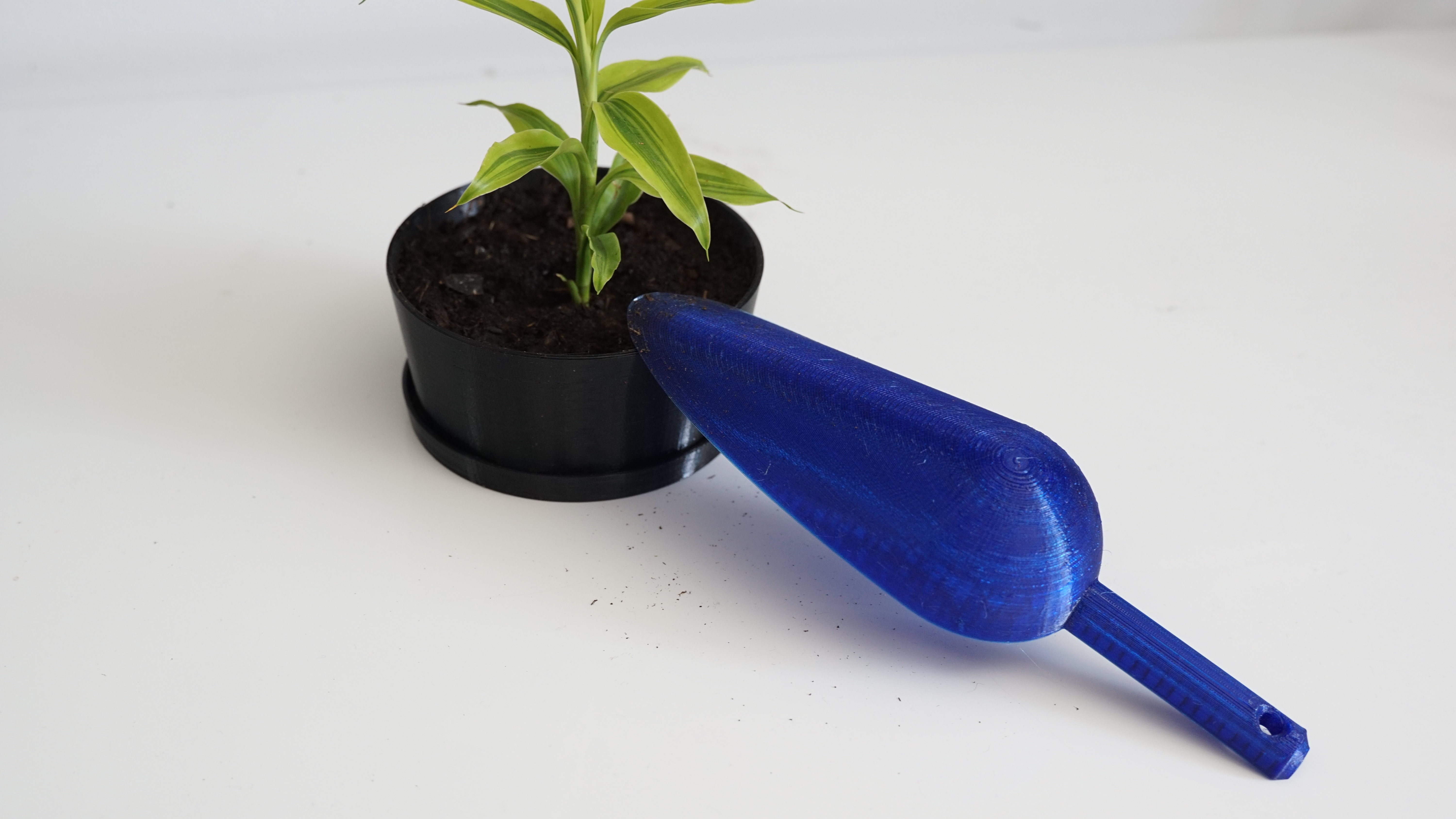 Gardening trowel