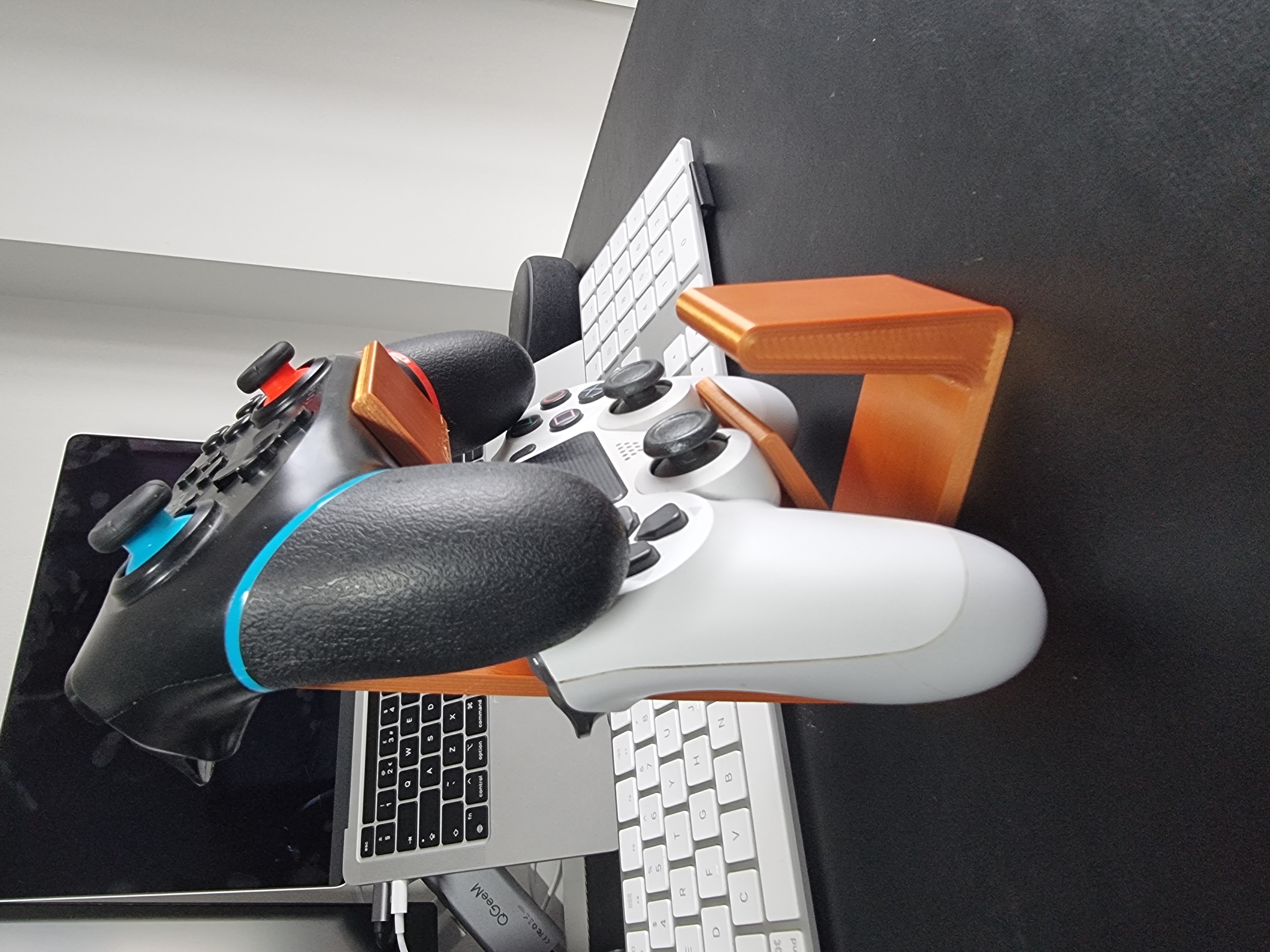 Miniatura 2 do modelo 3D Vertical Dual Controller Stand