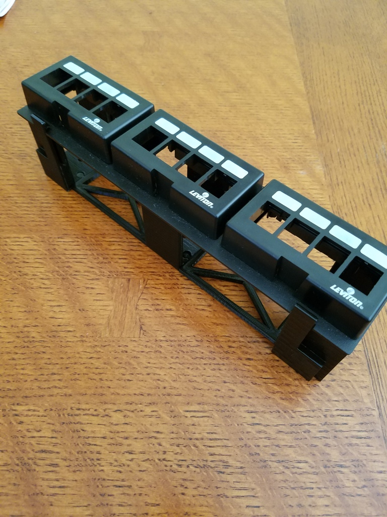 Miniatura 2 do modelo 3D 12-Port Patch Panel Bracket