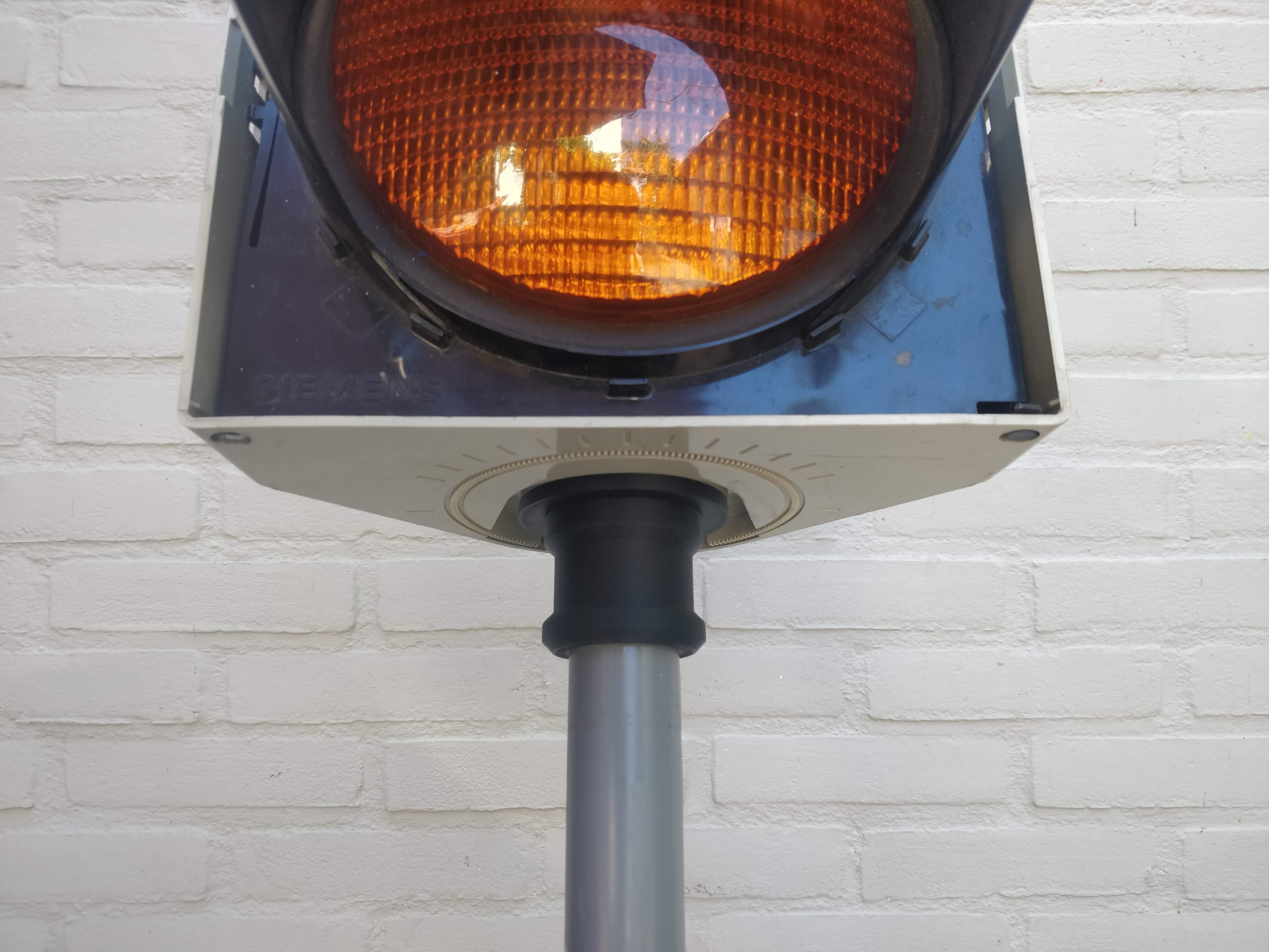 Traffic light pole adapter