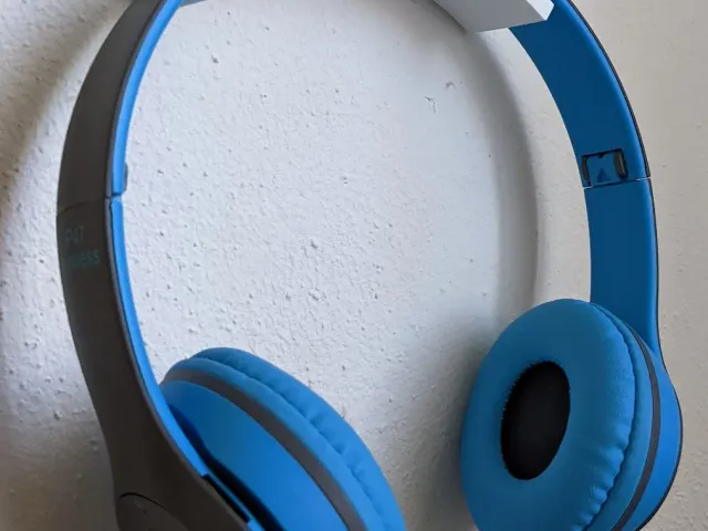 Earphones Holder