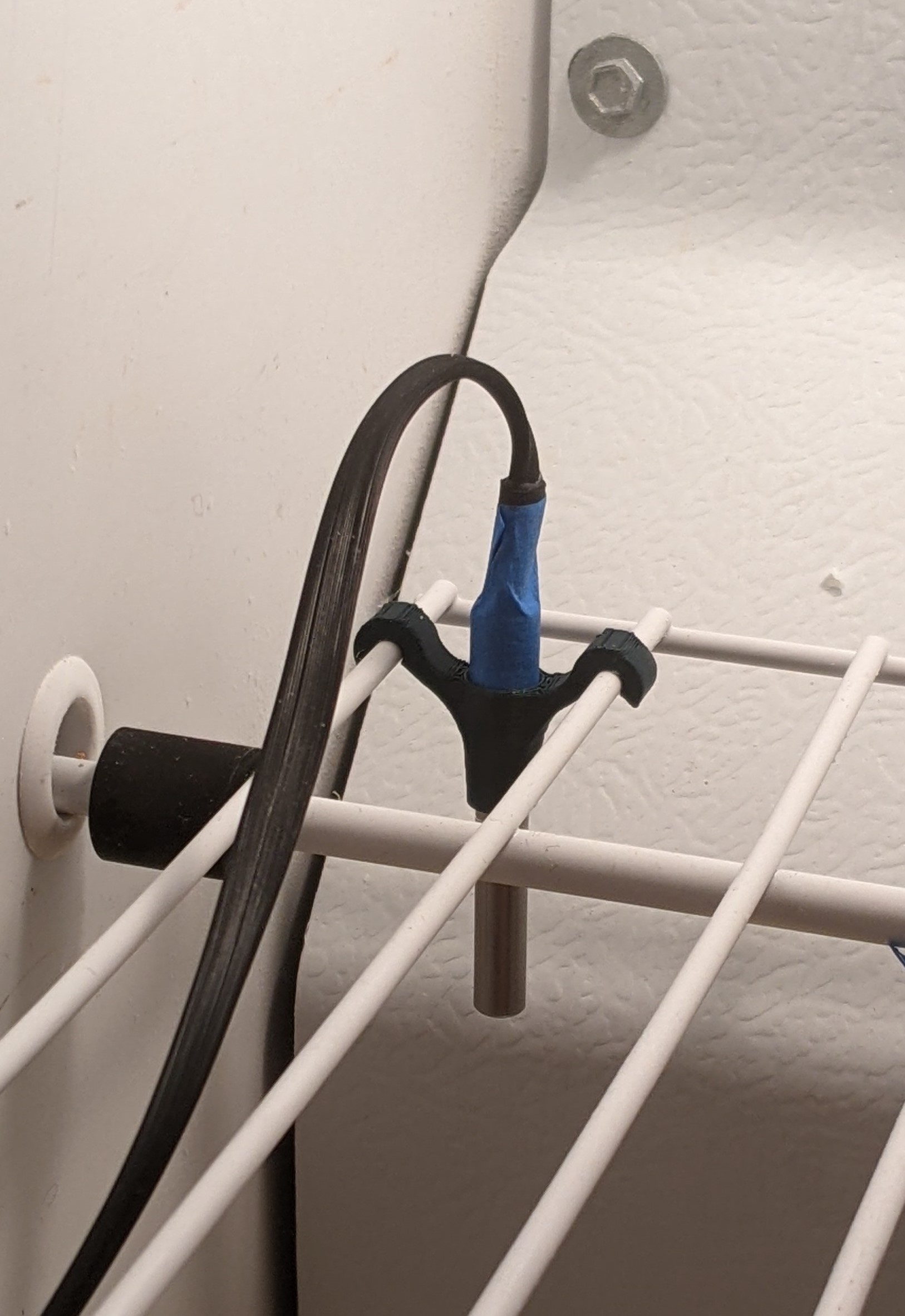 DS18B20 Freezer Hook by MCXX Download free STL model