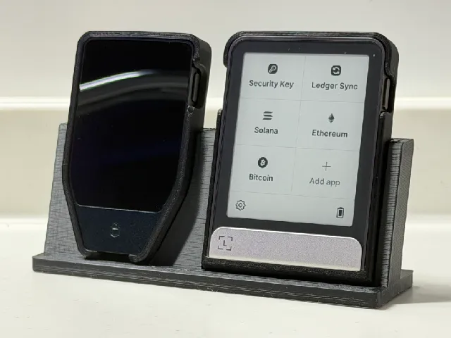 Display Stand for Trezor Safe 7 & Ledger Flex