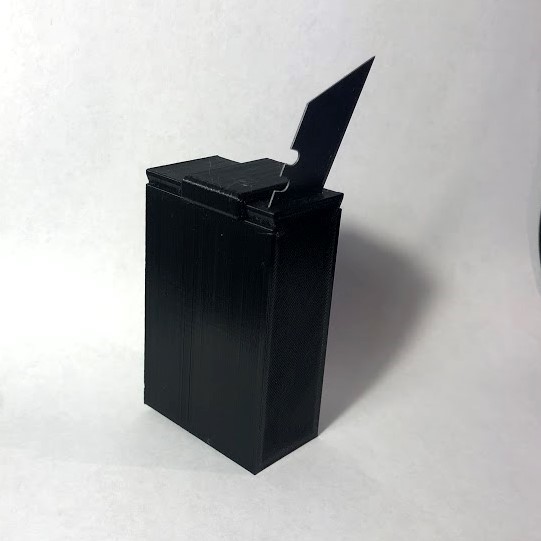 Compact Razor Blade Disposal With Cover