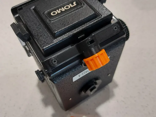 Lubitel 166B Camera Secure Film Door Catch