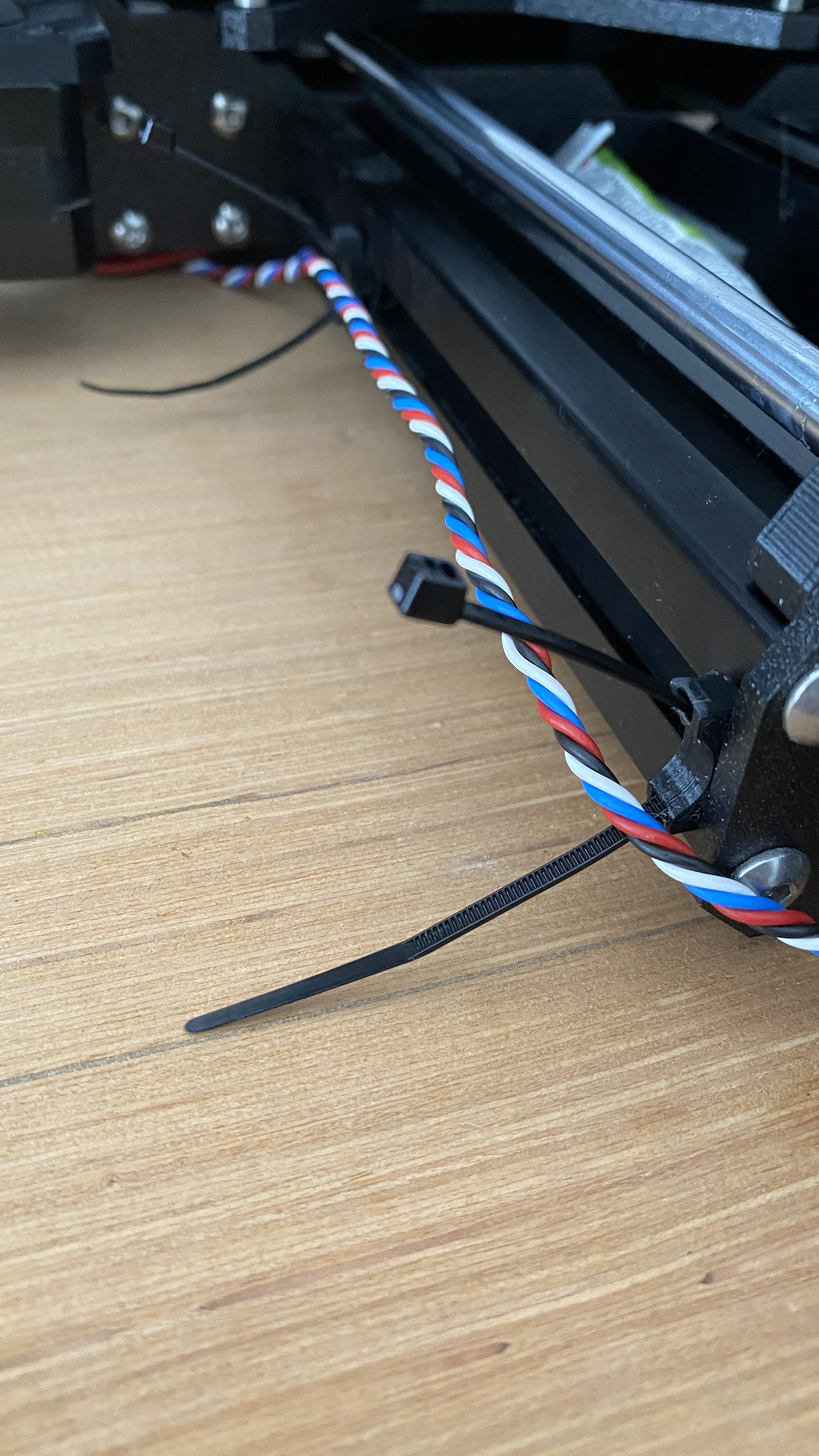 Extrusion Zip Cable Ties 2.5mm by Martin Download free STL model