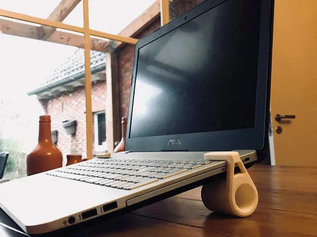Parametric laptop stand