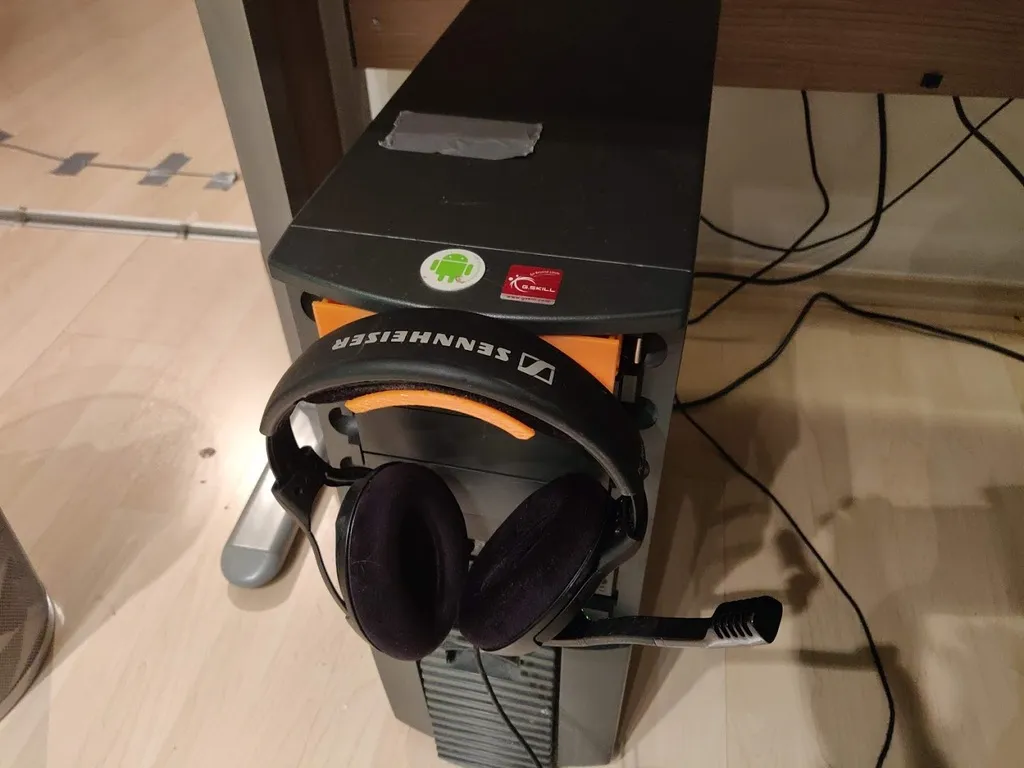 in Drive Bay Drawer with Headphones Holder by sudo Download