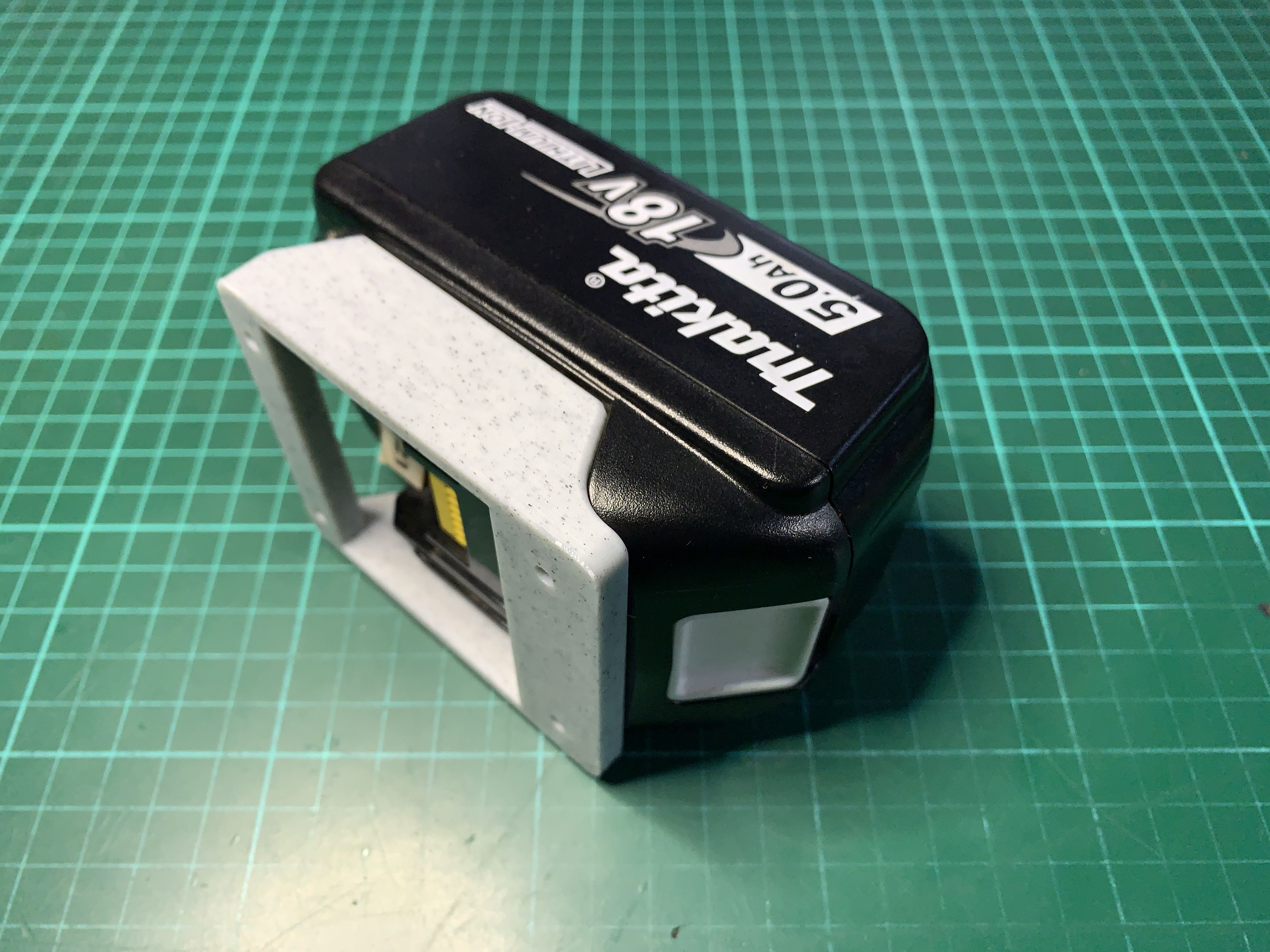 battery-mount-for-makita-lxt-18v-batteries-by-wiseone-download-free