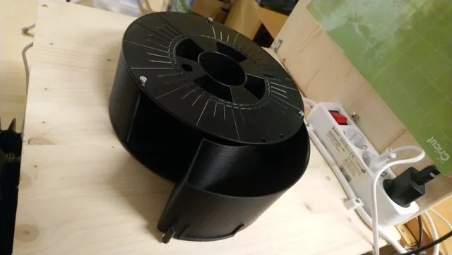 Spool upcycling, make a stackable Storage for your bits and pieces