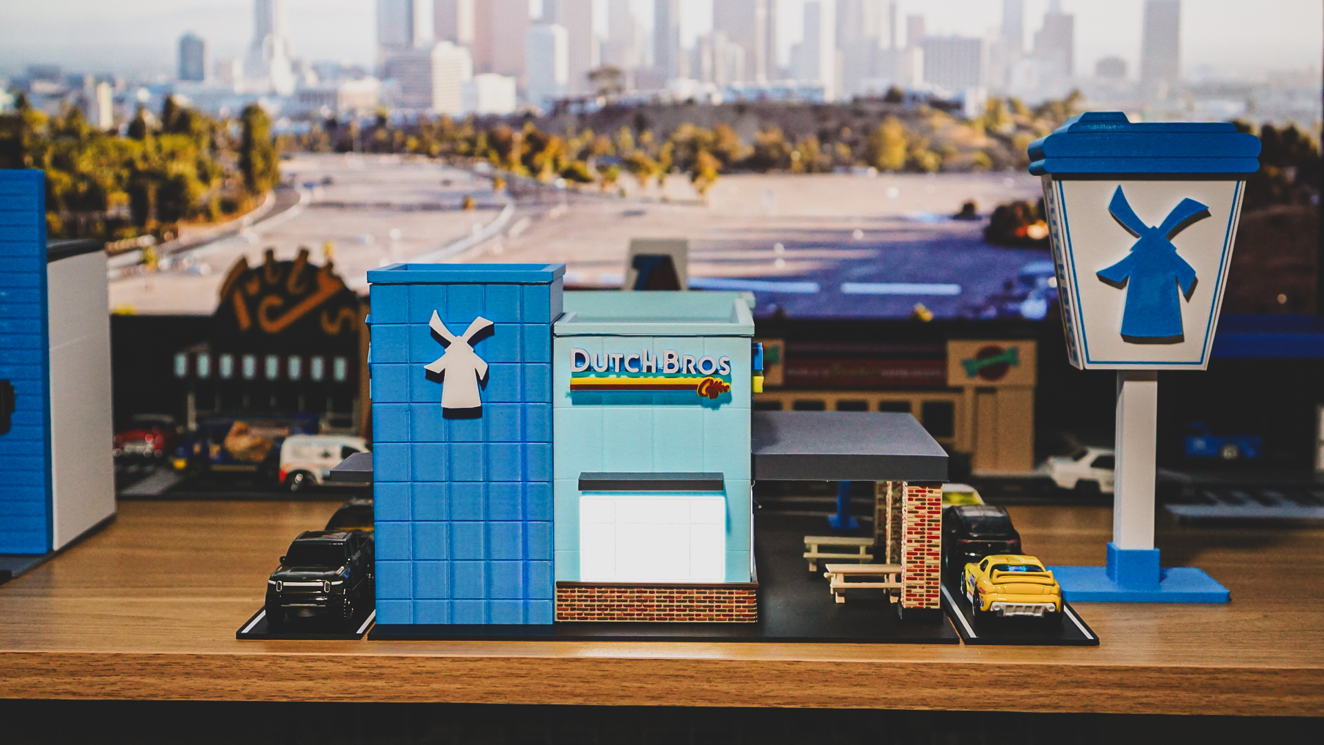 Dutch Bros Coffee Model Set - 1:64 Scale Diorama — thumbnail 15