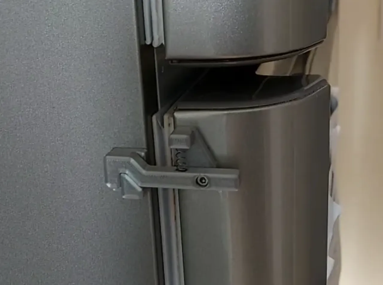 Simple Latch for cabinets/fridge/rvs/etc by AVieira | Download free STL  model | Printables.com
