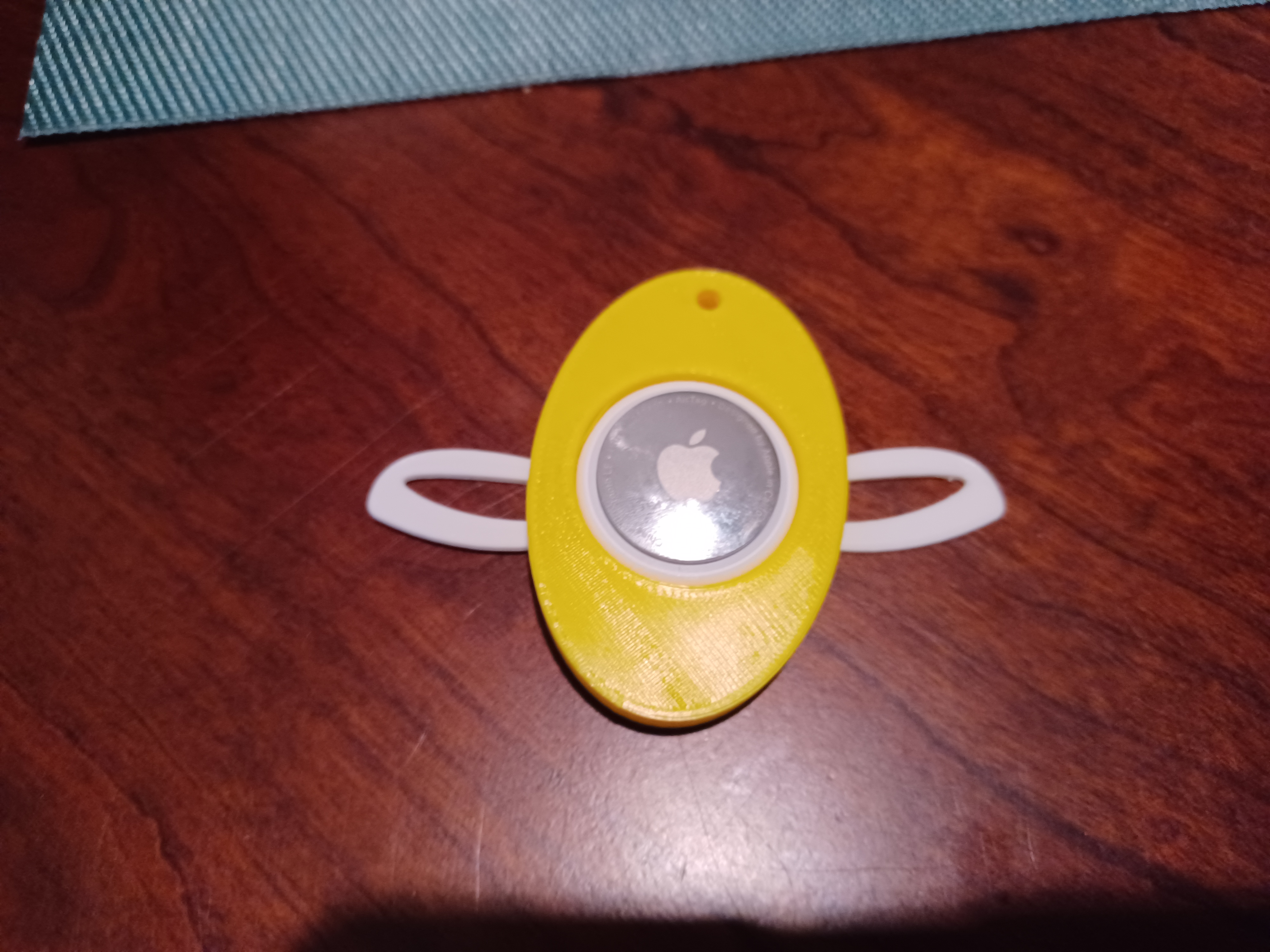 Airtag Keychain holder- bee with detachable wings