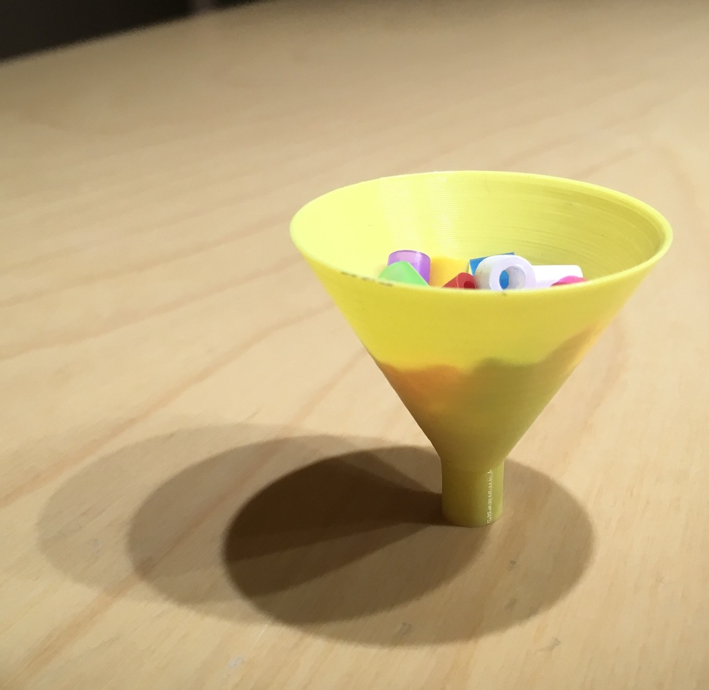Miniatura 2 do modelo 3D Bead-funnel