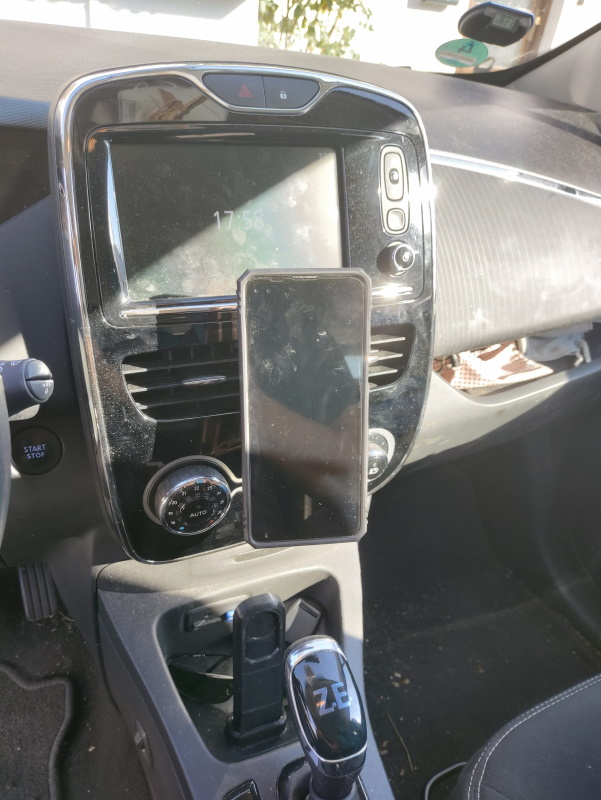 Magnetic smartphon car mount for Renault Zoe