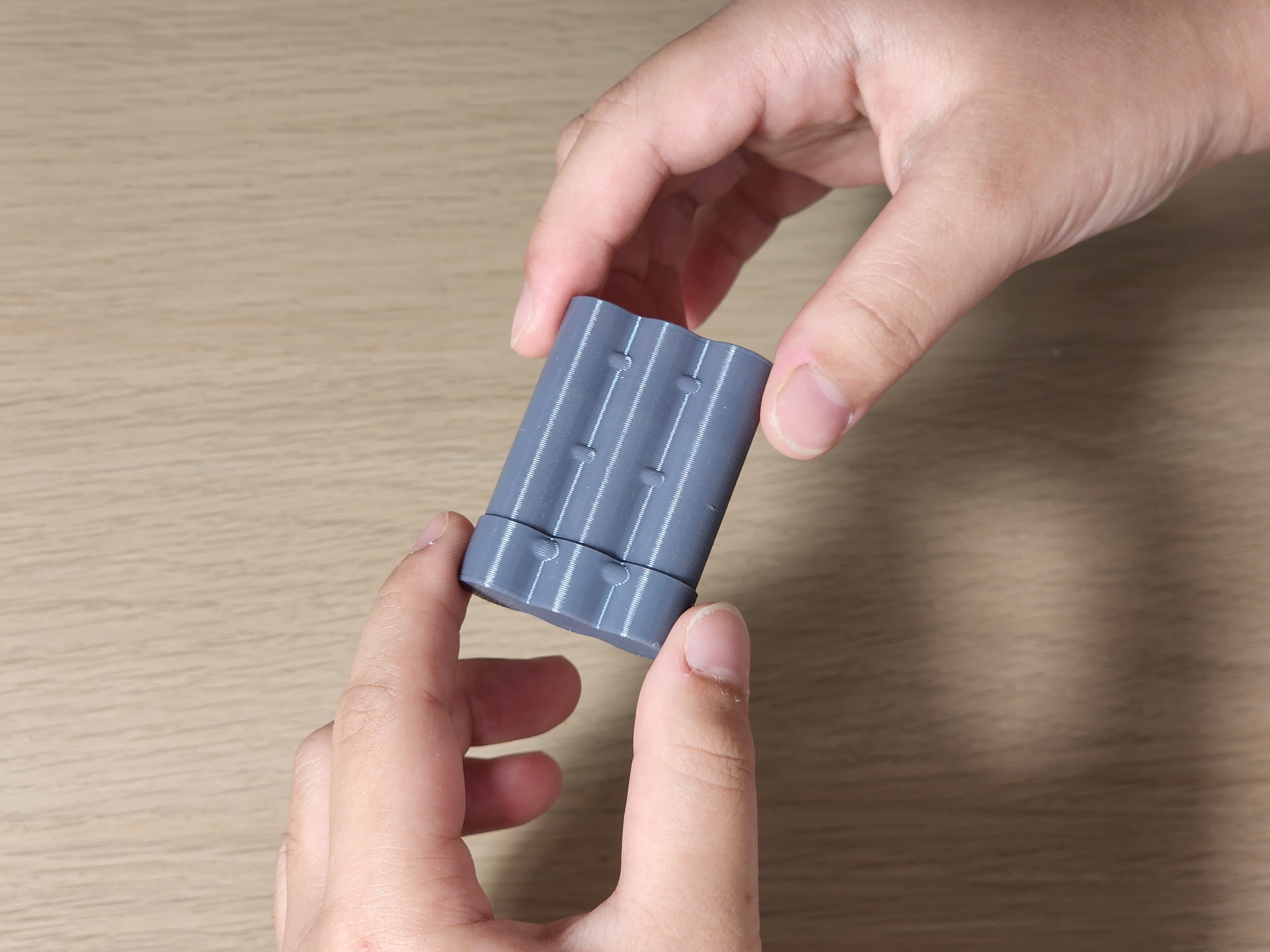 Miniatura 4 do modelo 3D EDC Battery Holder