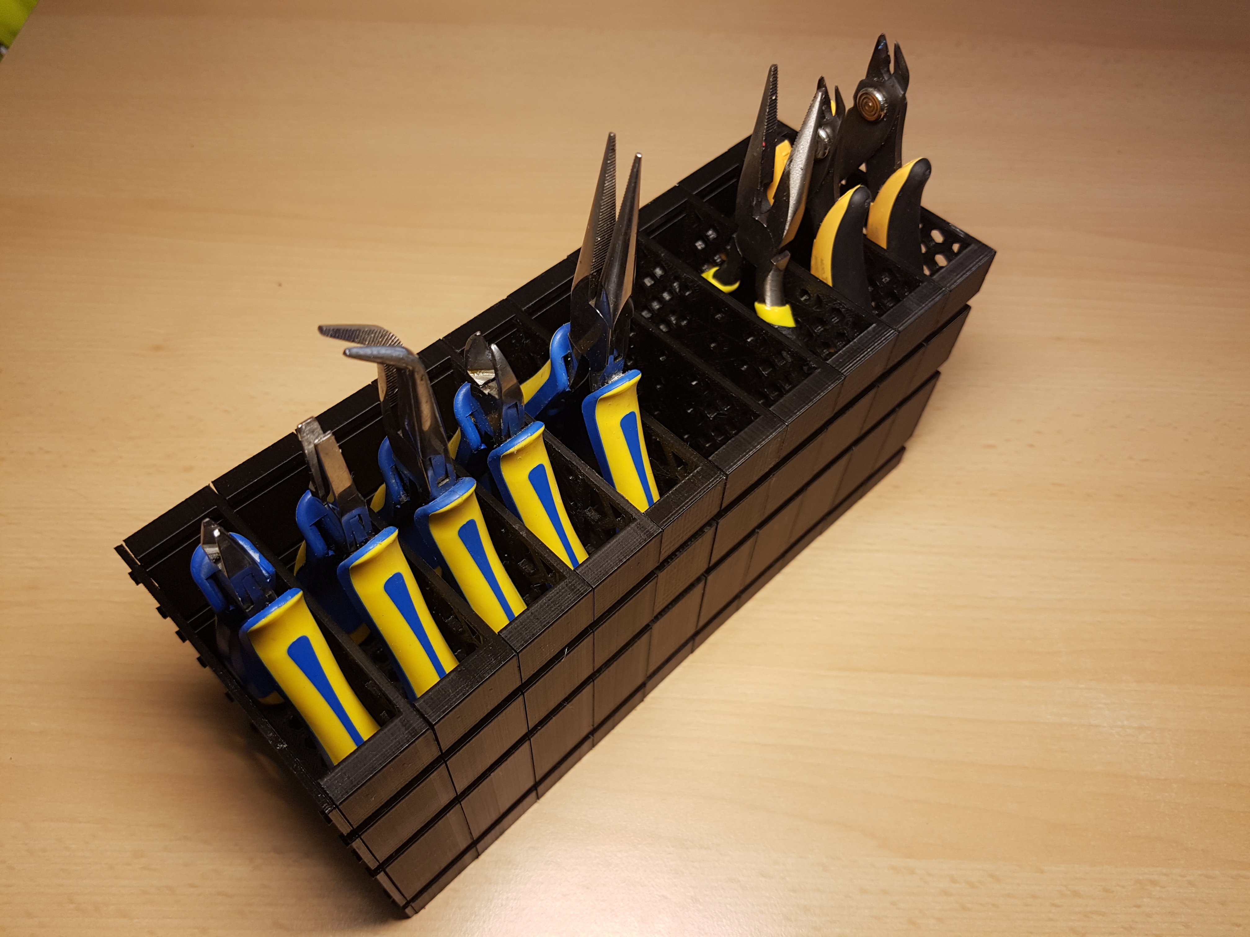Universal modular tool/accessories holder (UMTAH V 3.0)