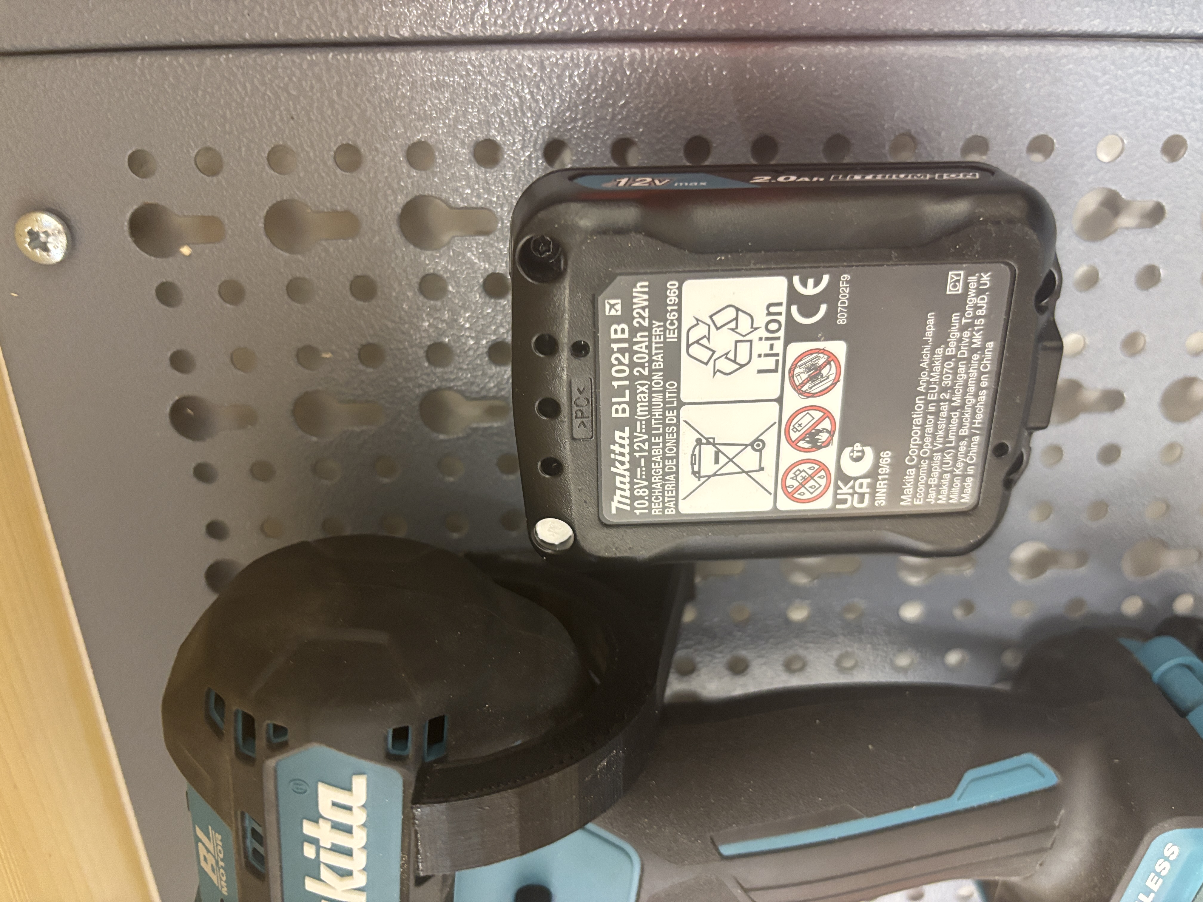 Makita cxt 12v battery pegboard holder