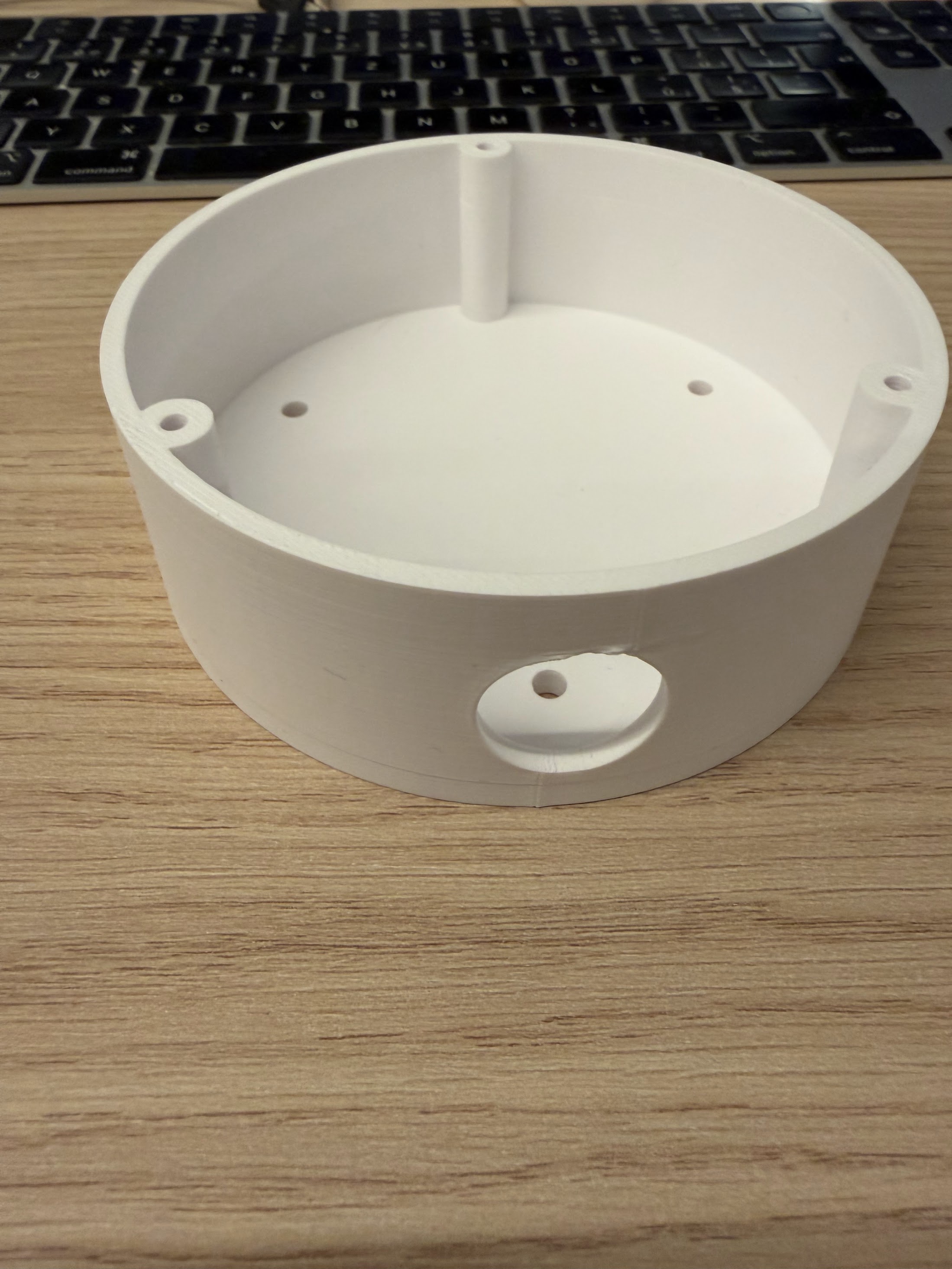 TP-Link VIGI C250 camera wall mount
