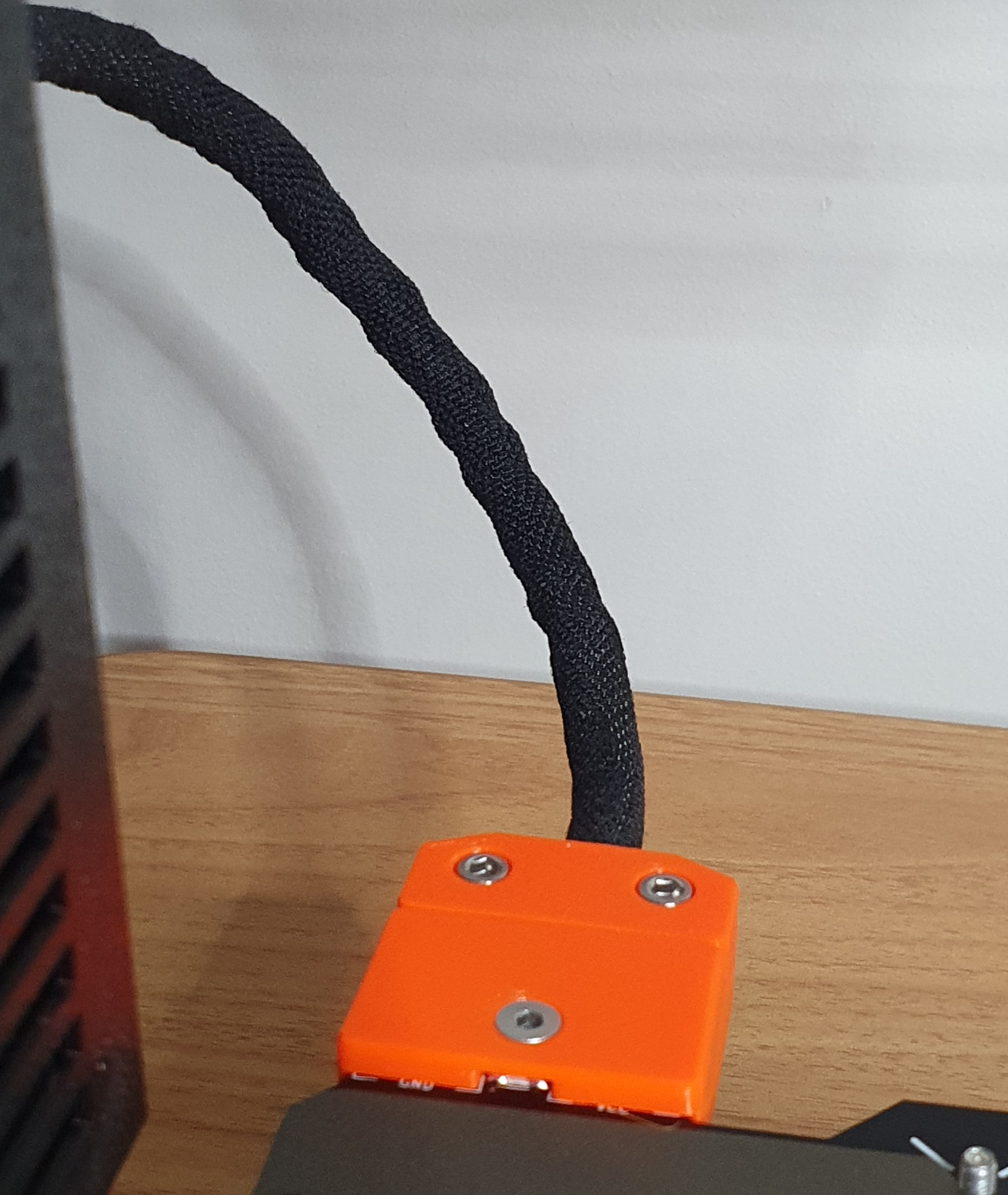 MK3S heat-bed cable cover with reduced 3mm height profile to allow clearance for extruder rear-mounted endoscope