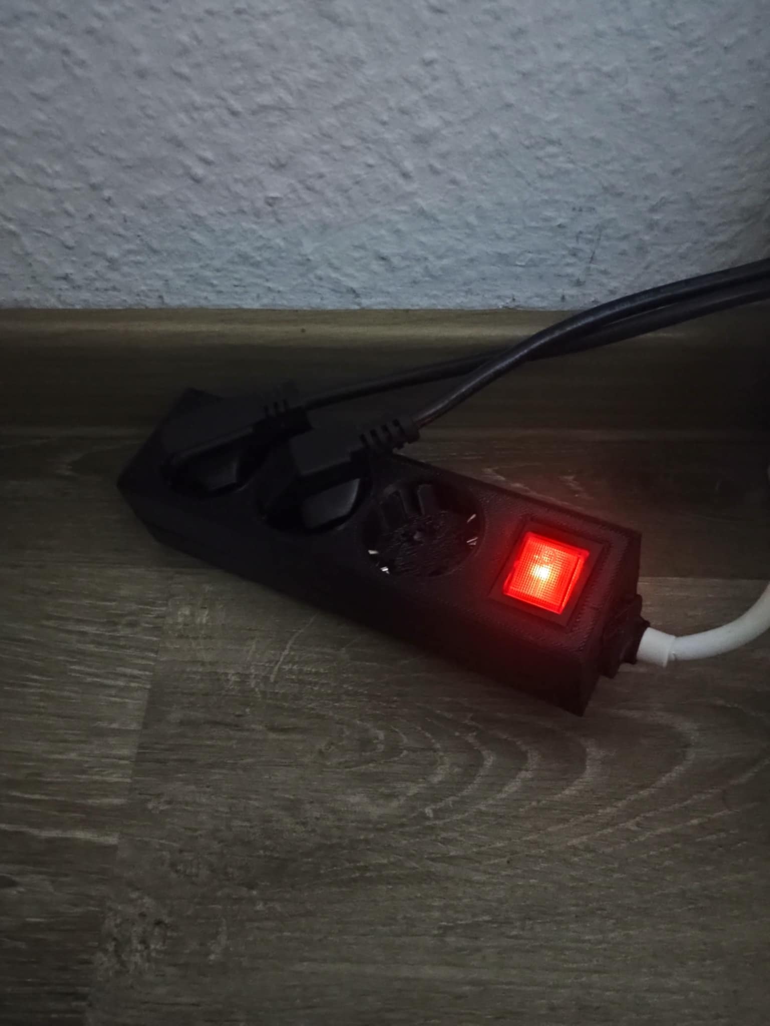 Three-hole socket
